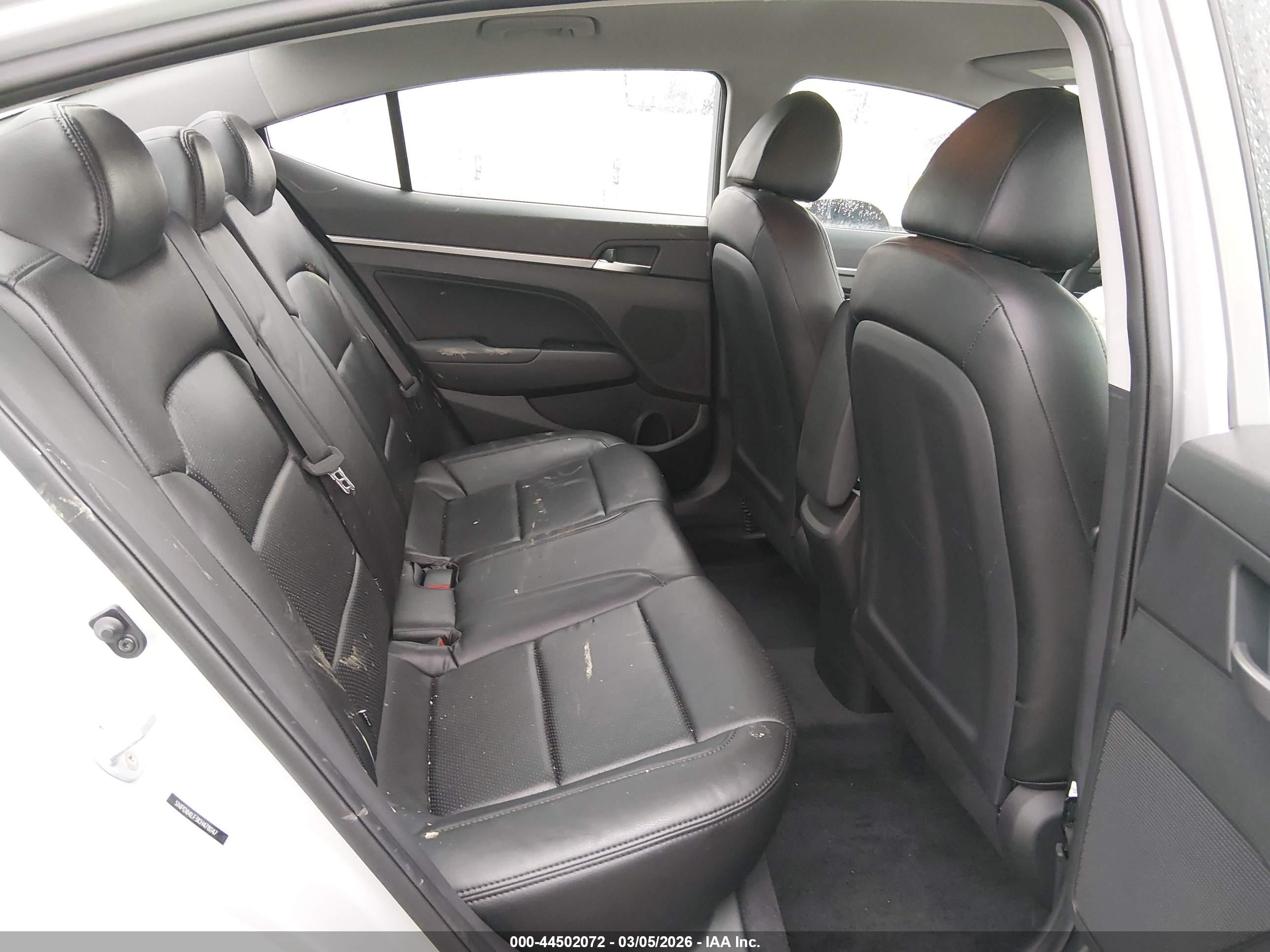 HYUNDAI ELANTRA image 8