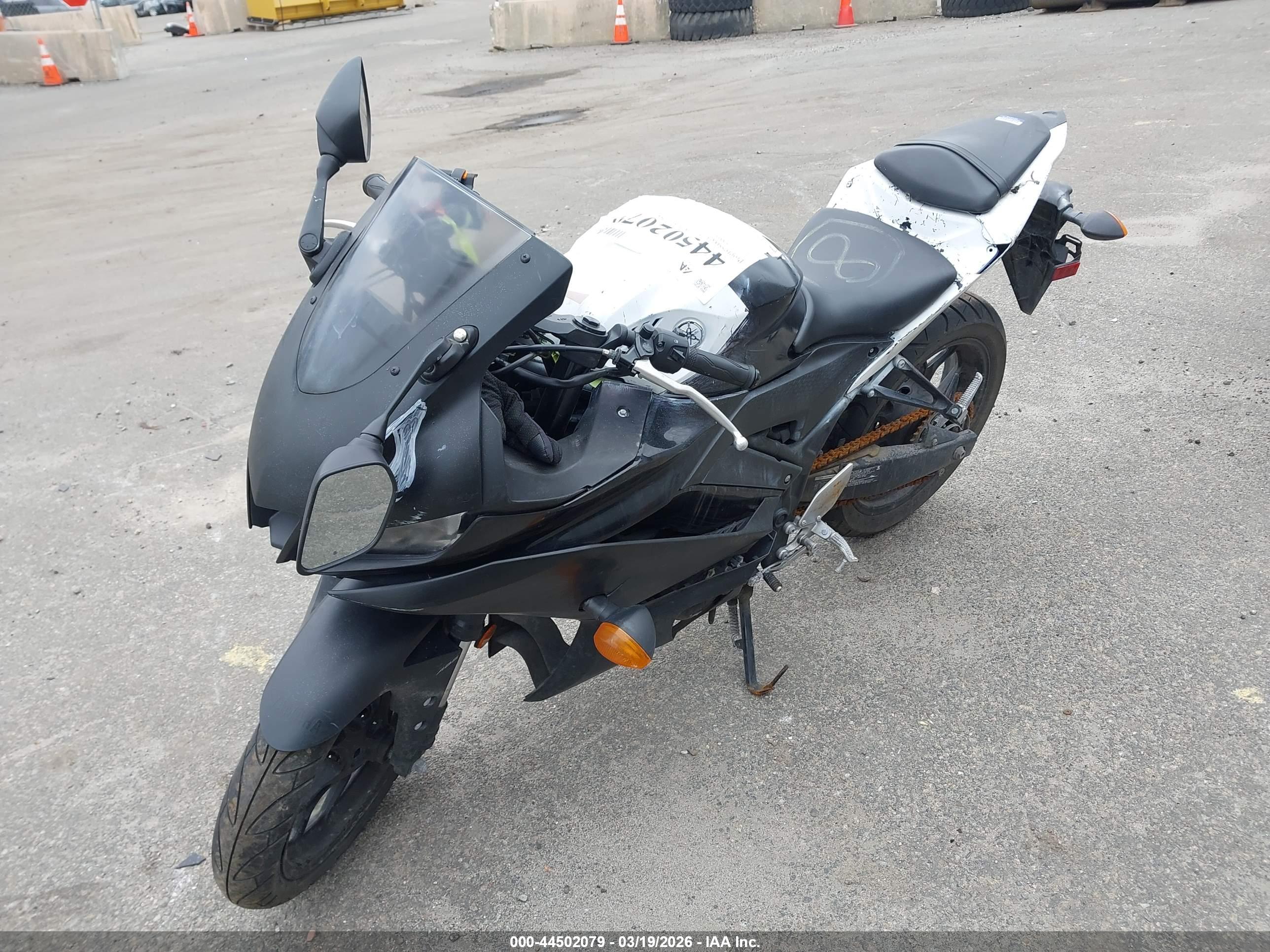 YAMAHA YZFR3 image 2
