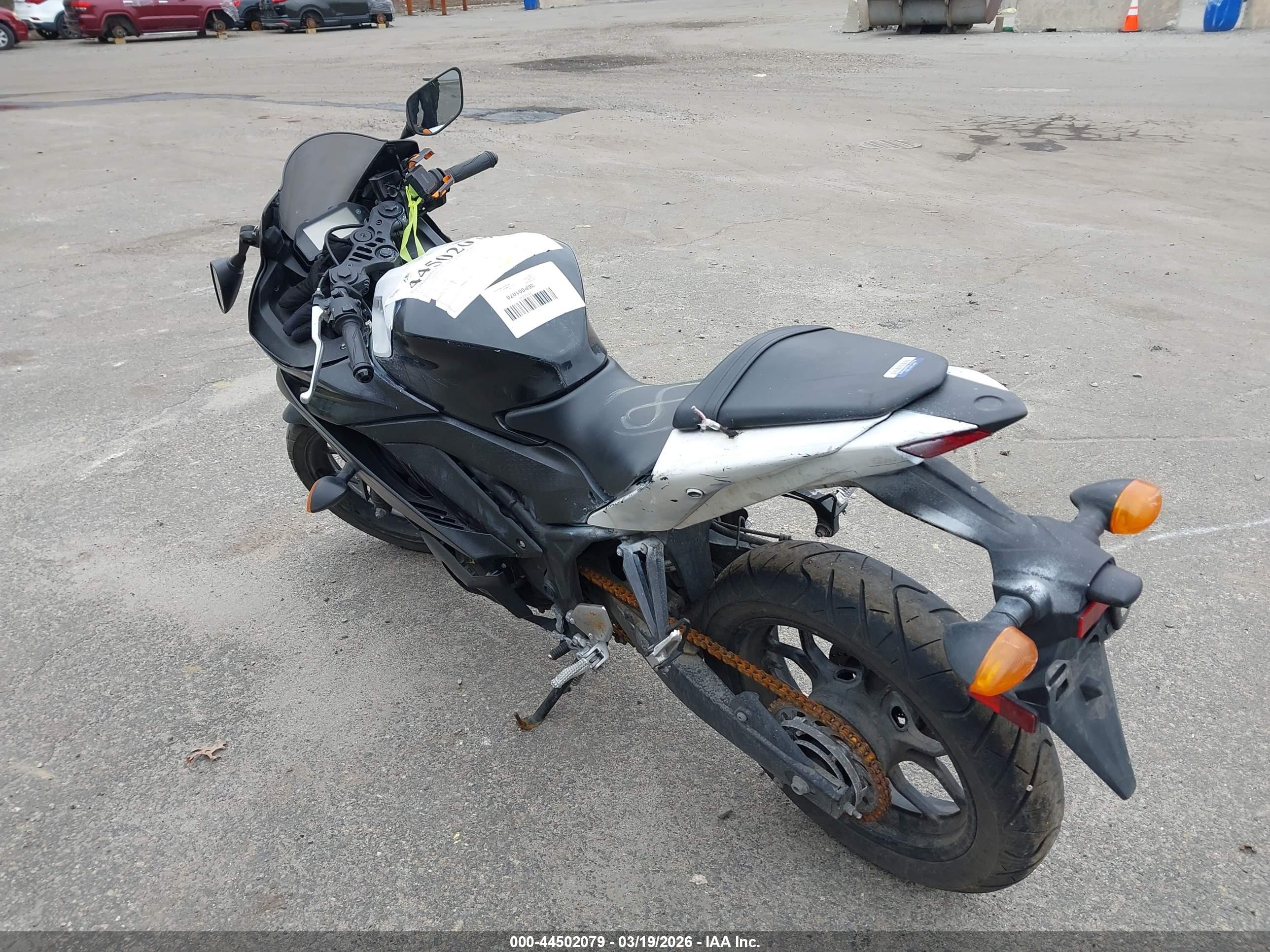 YAMAHA YZFR3 image 3