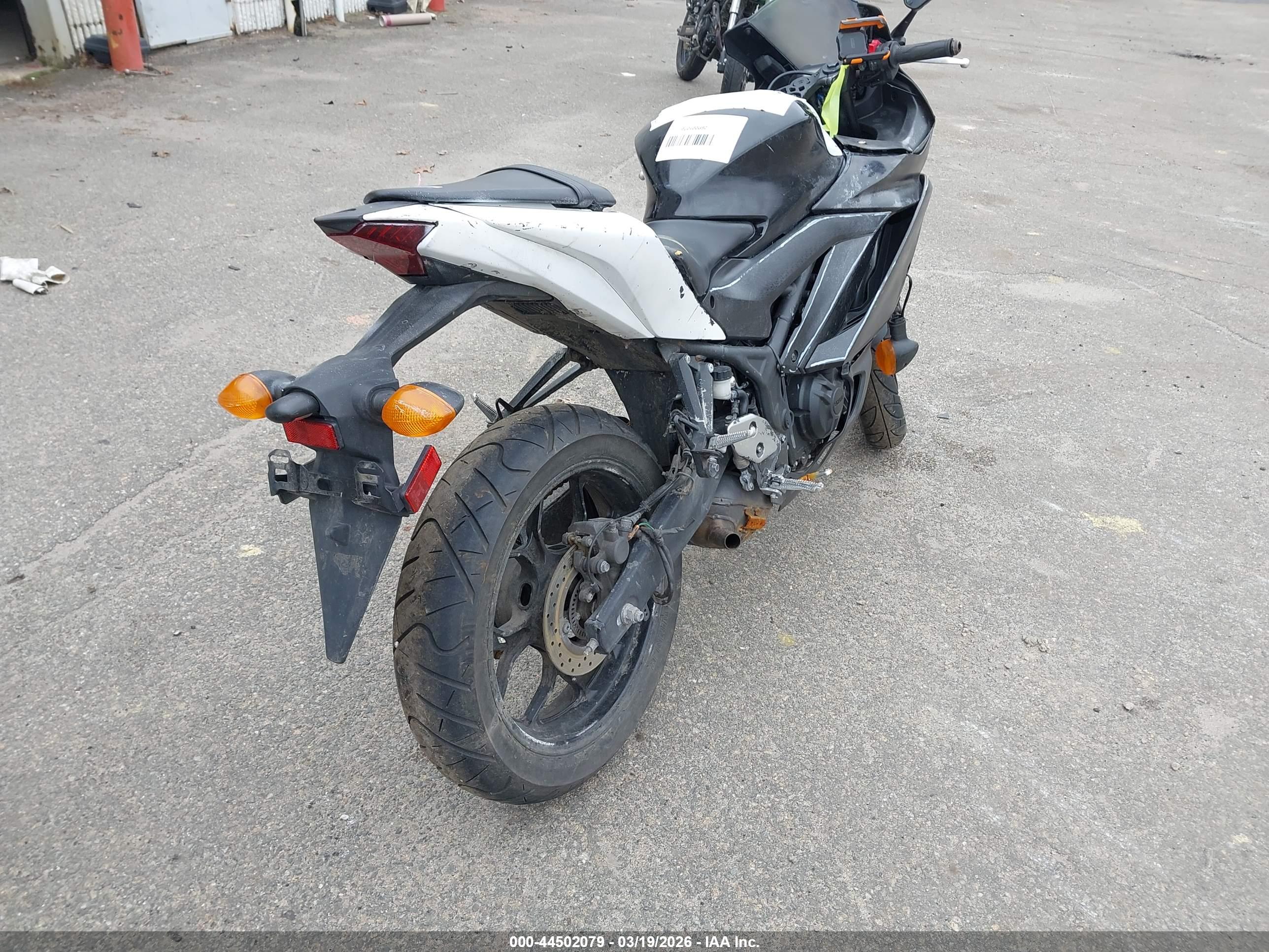 YAMAHA YZFR3 image 4