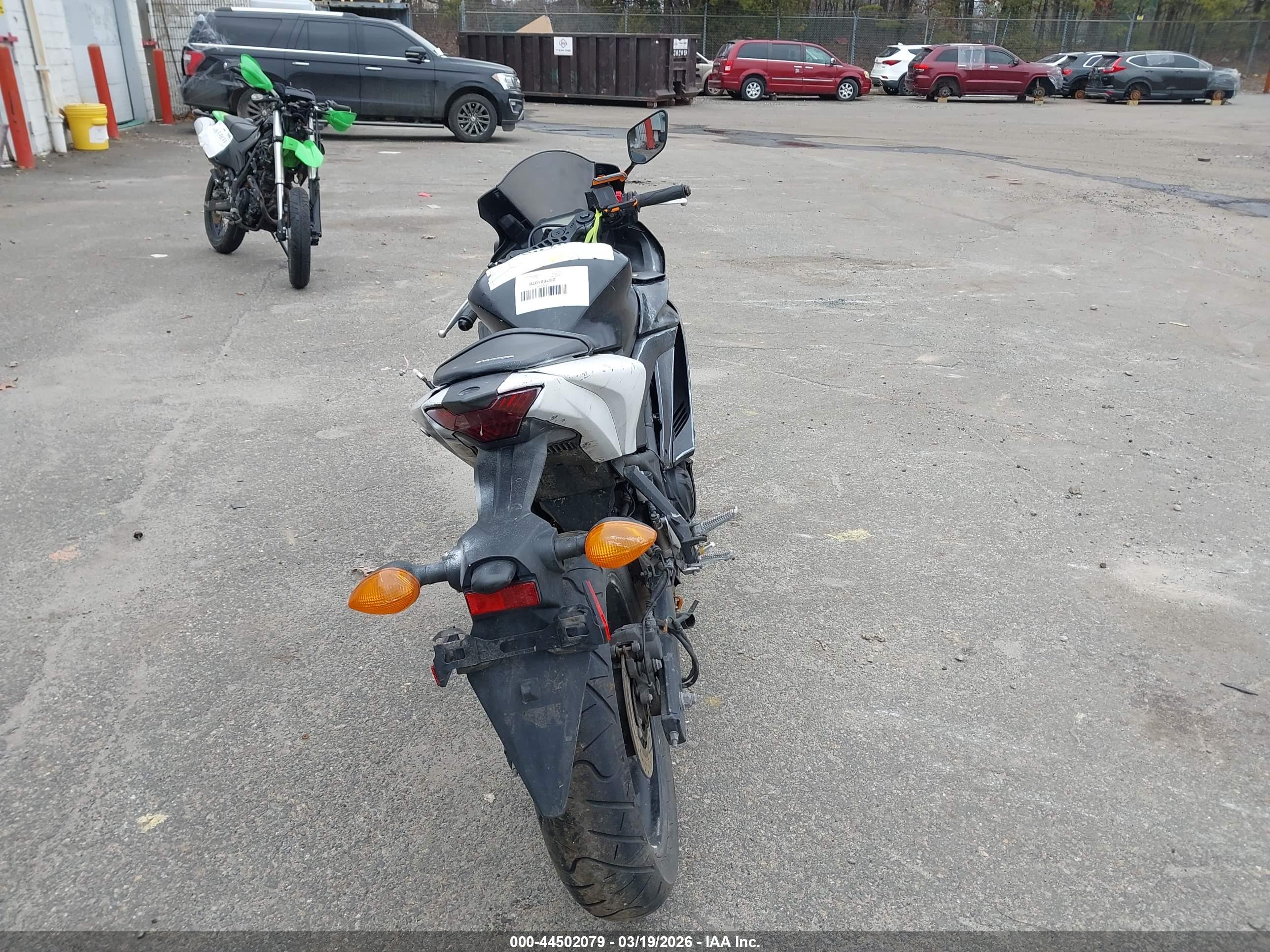 YAMAHA YZFR3 image 6