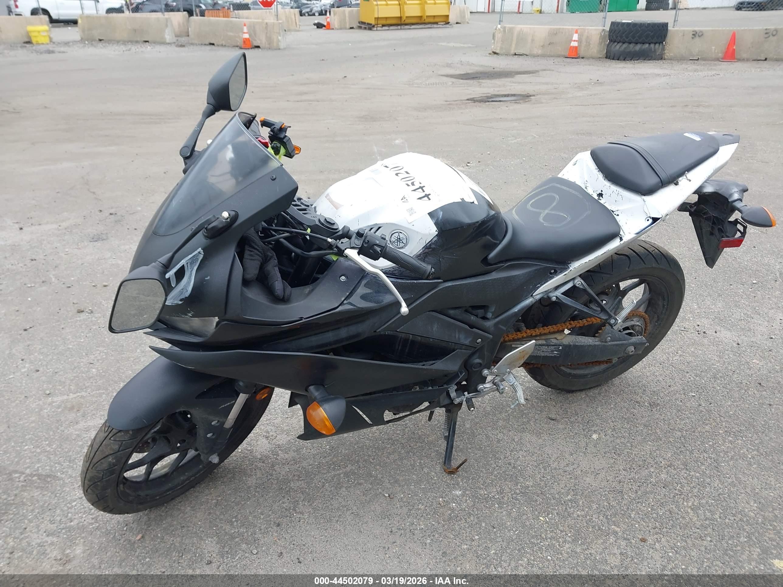 YAMAHA YZFR3 image 9