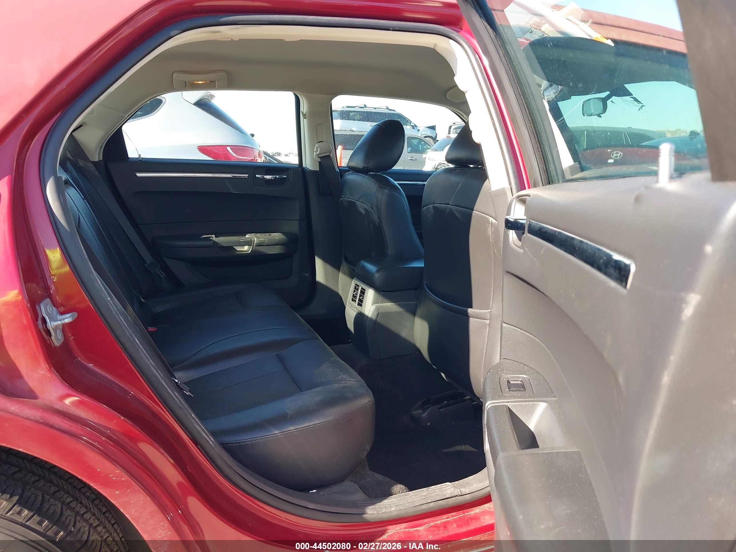 CHRYSLER 300 image 8