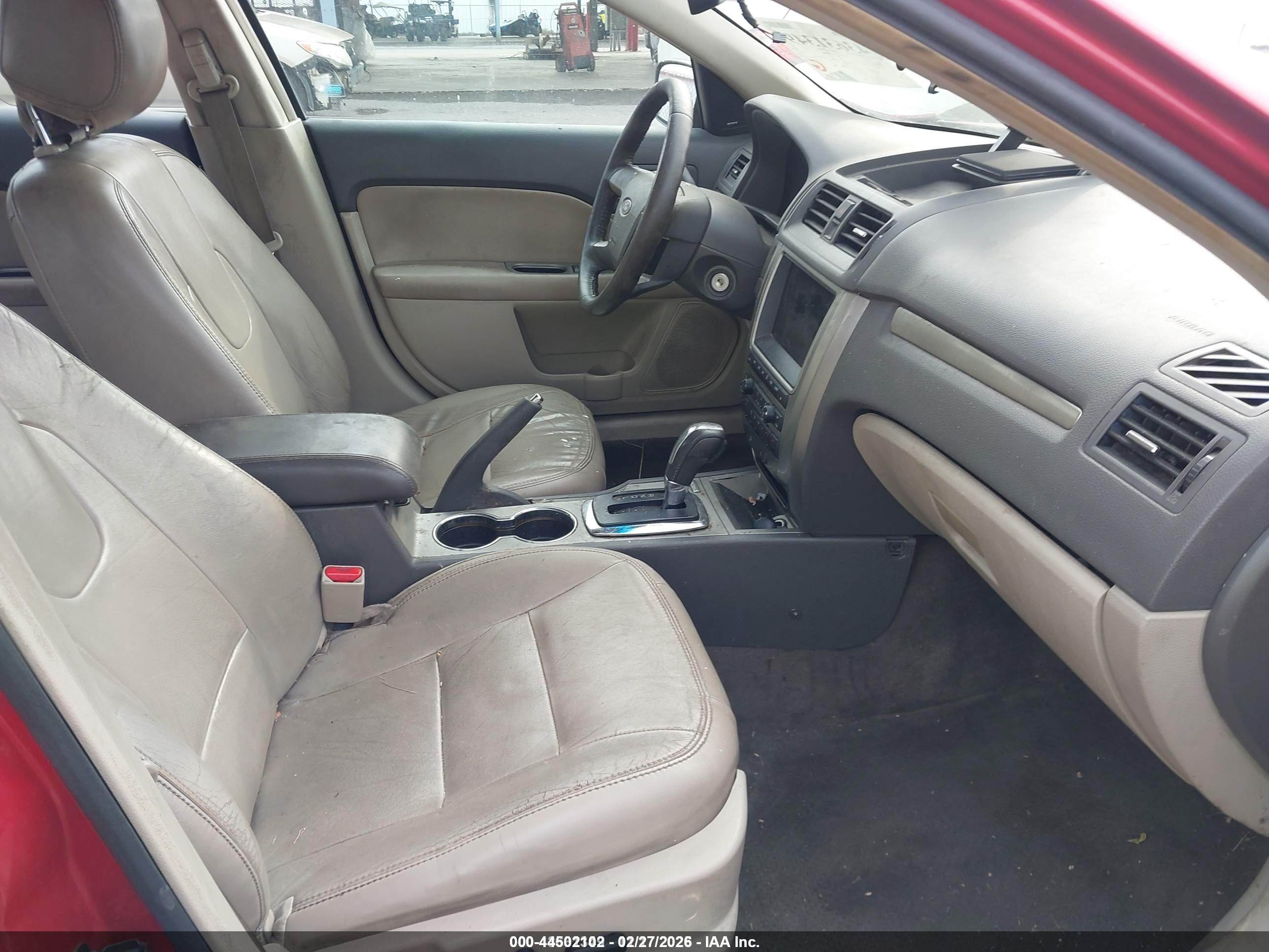 FORD FUSION image 5