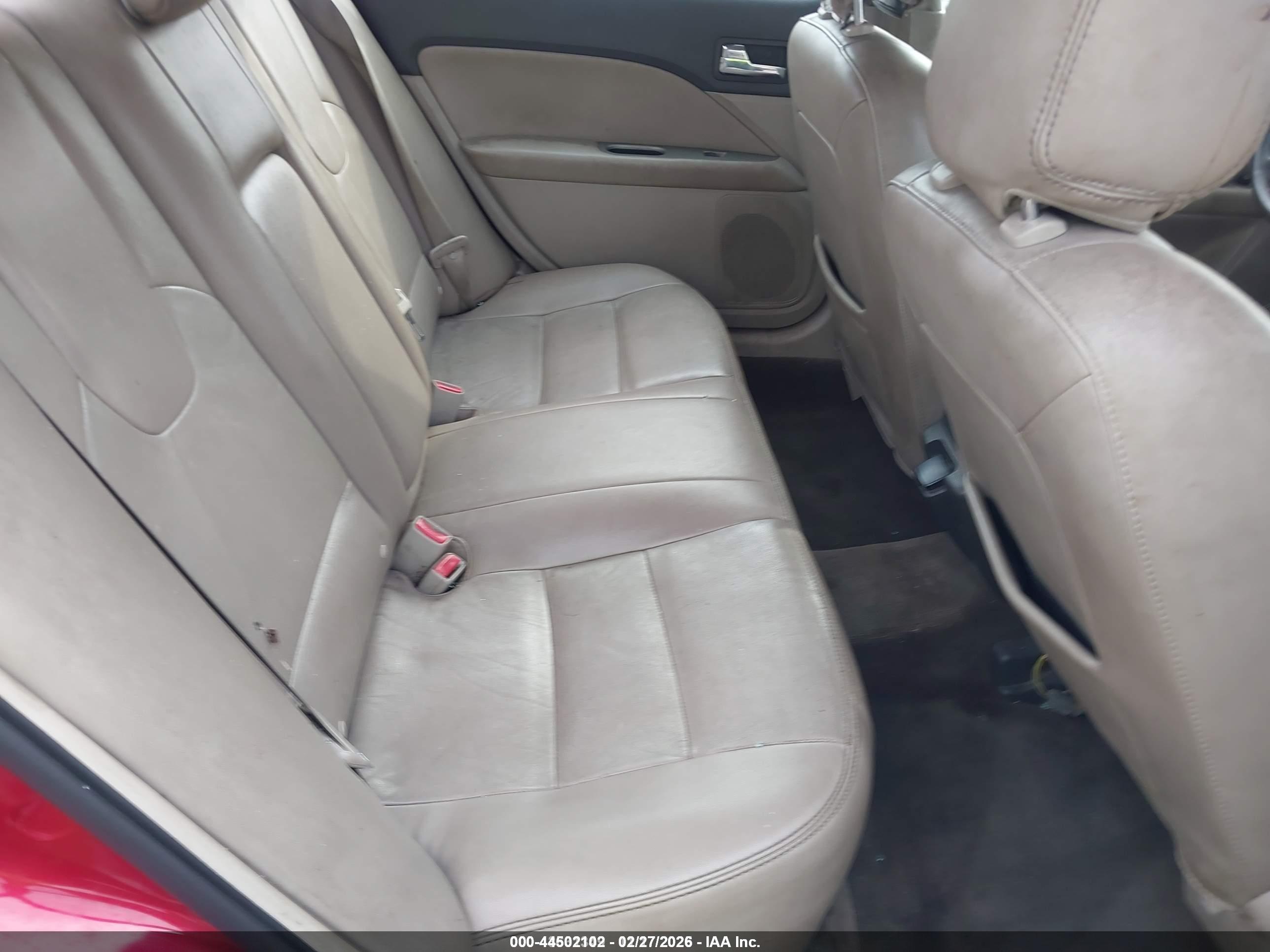 FORD FUSION image 8