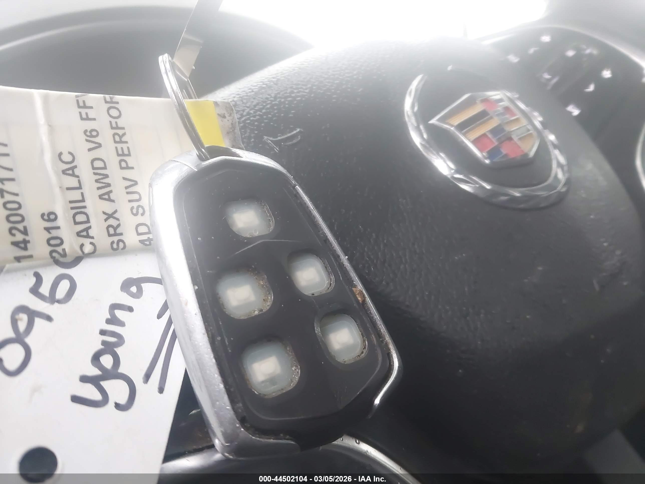 CADILLAC SRX image 11