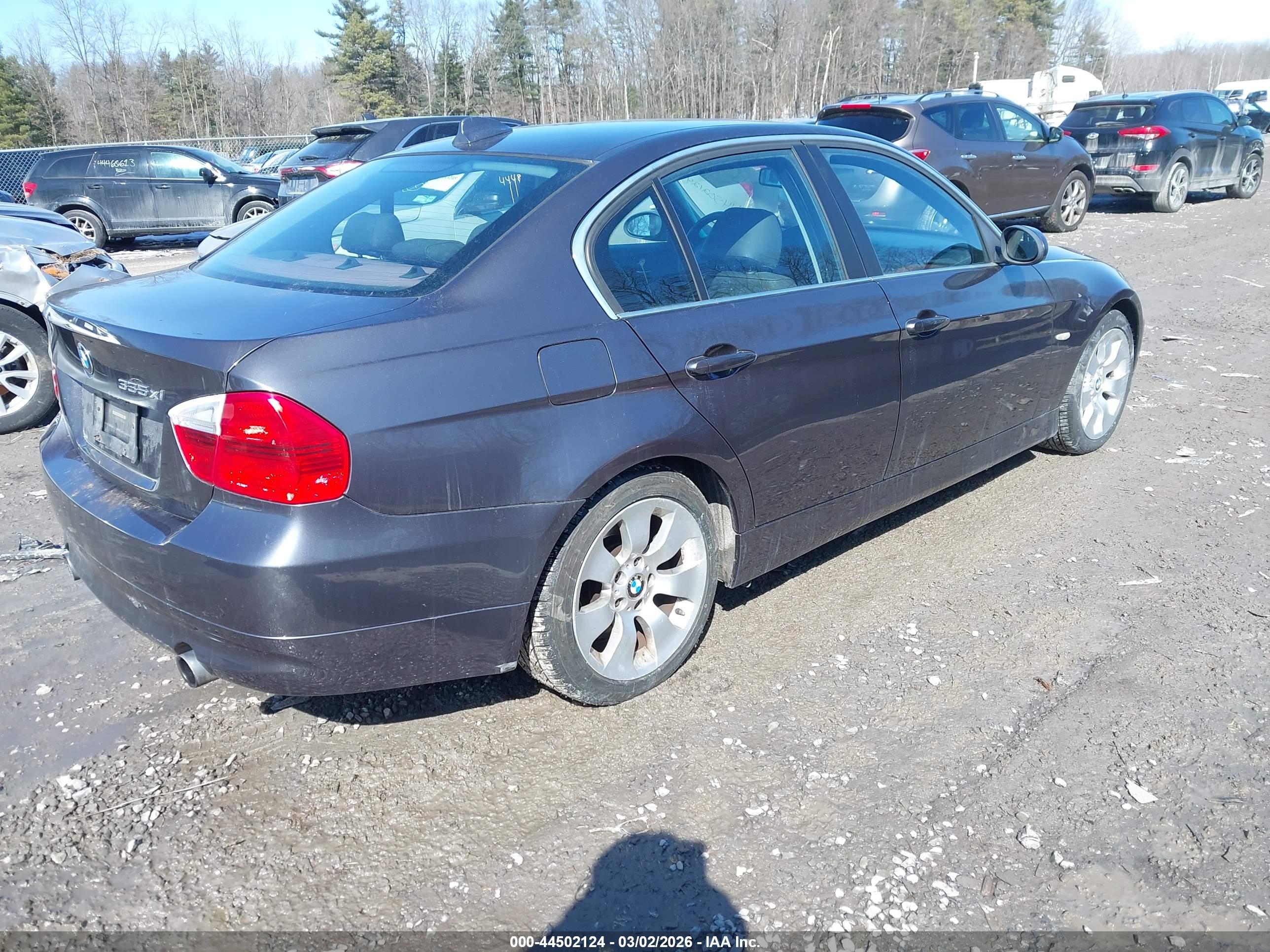 BMW 335XI image 4