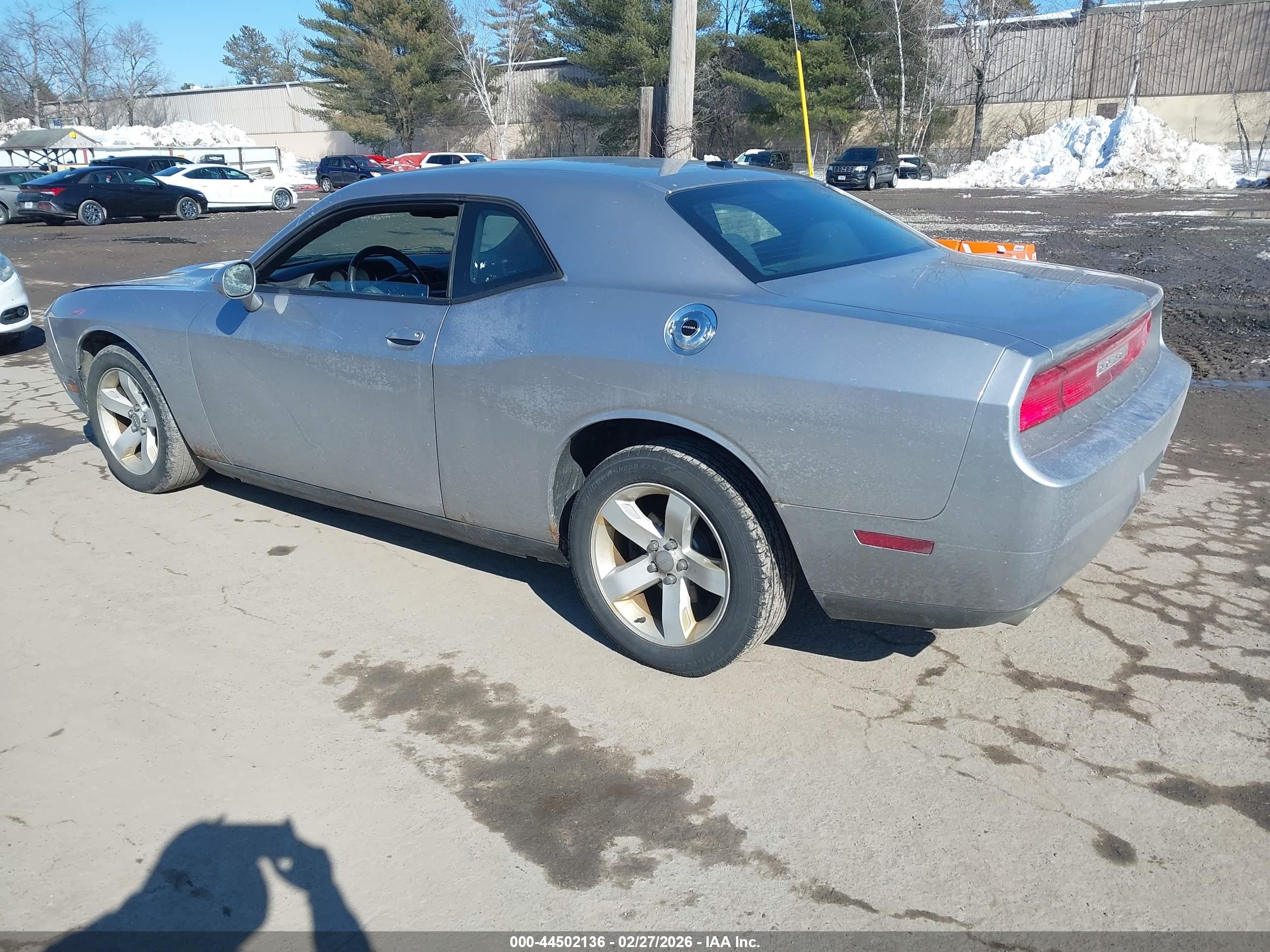 DODGE CHALLENGER image 3