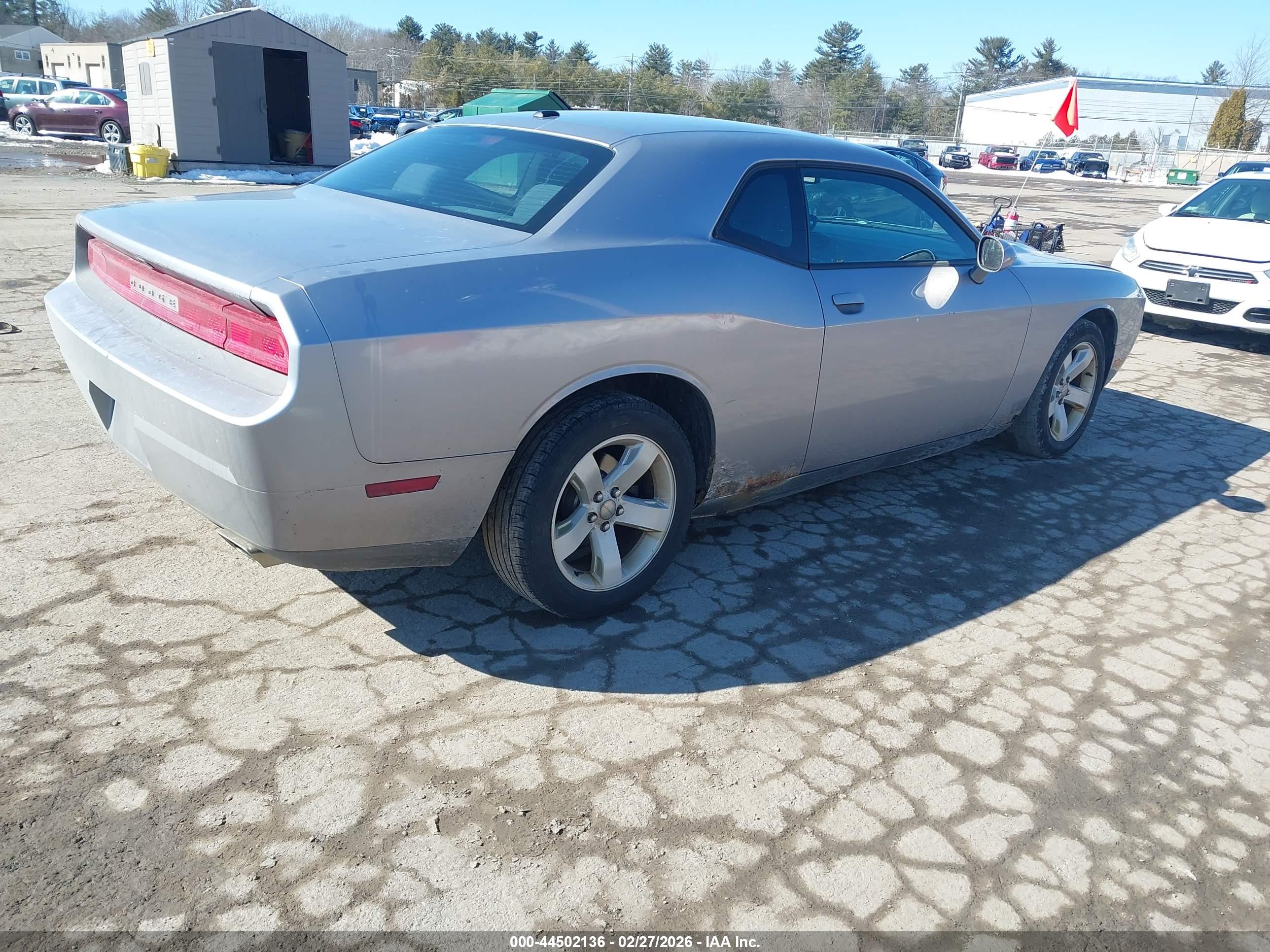 DODGE CHALLENGER image 4