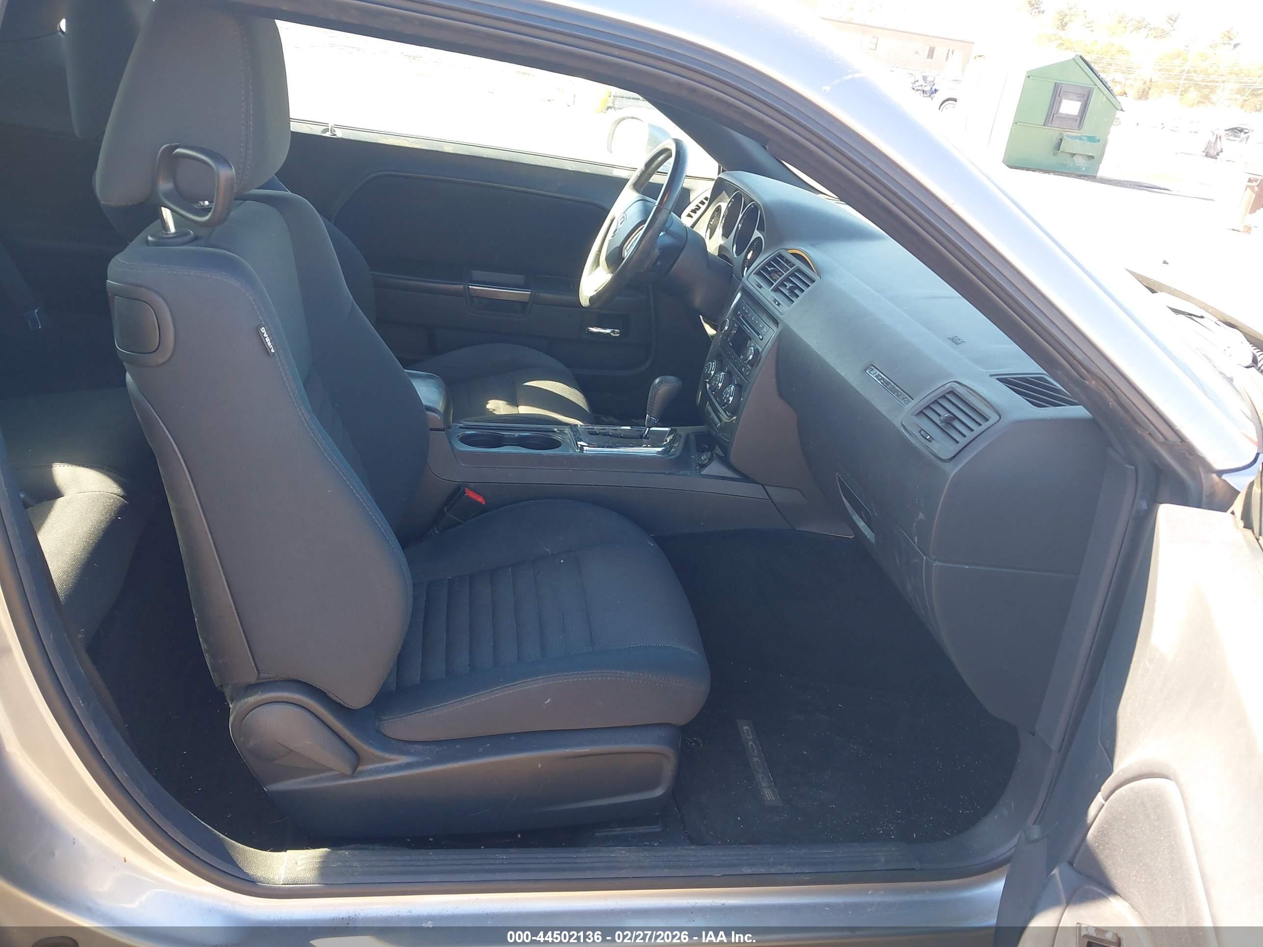 DODGE CHALLENGER image 5