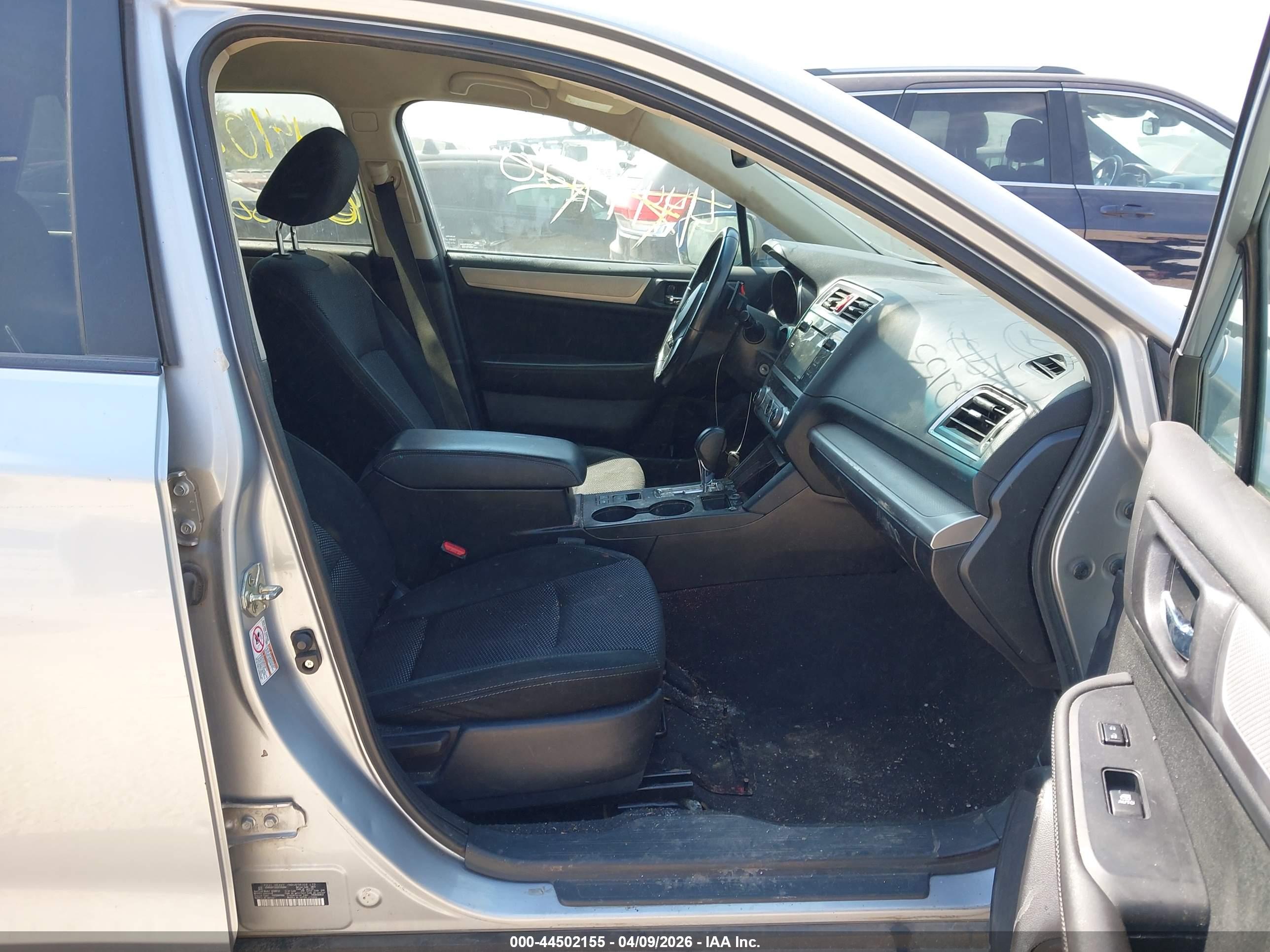SUBARU OUTBACK image 5