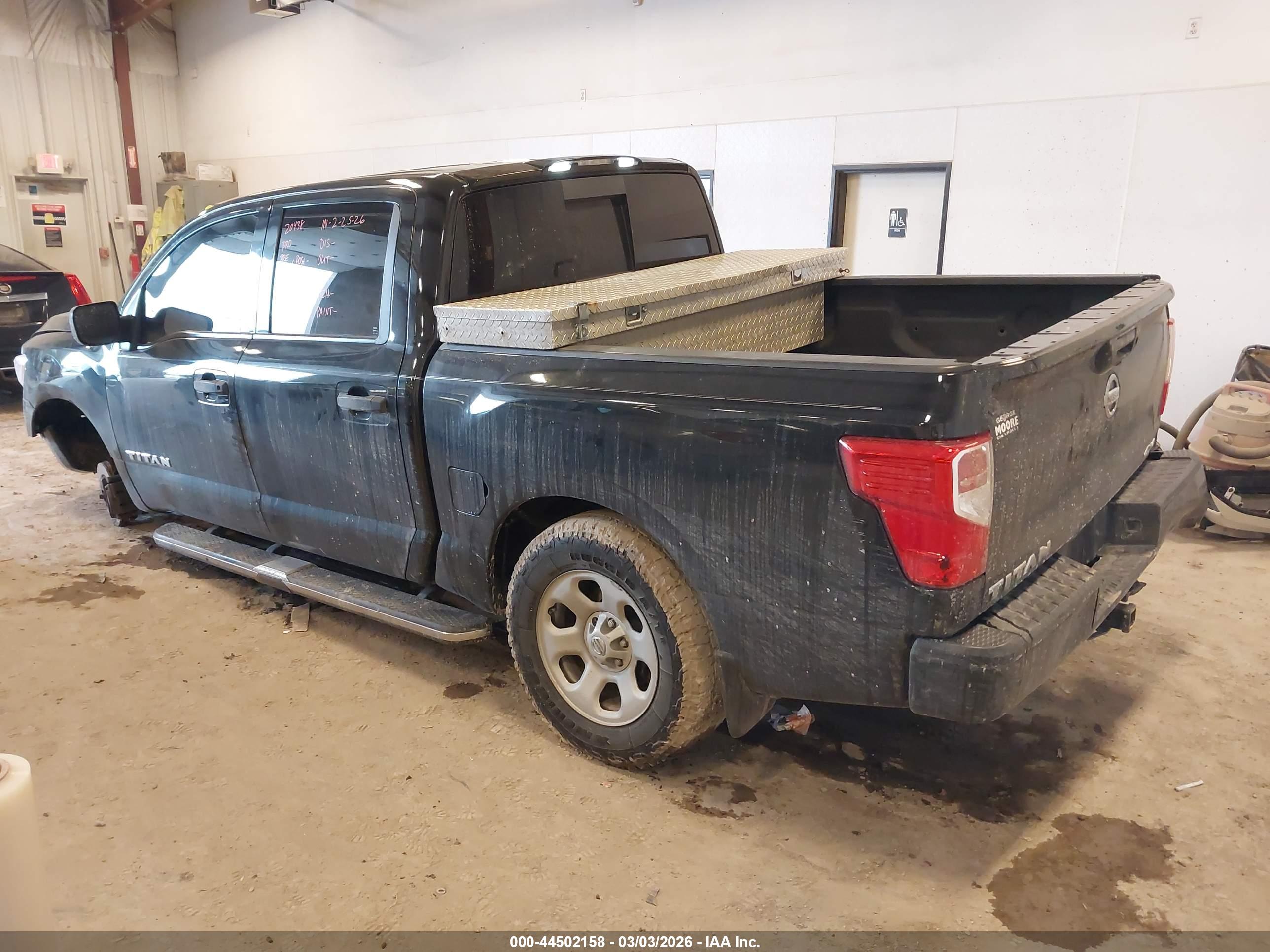 NISSAN TITAN image 3