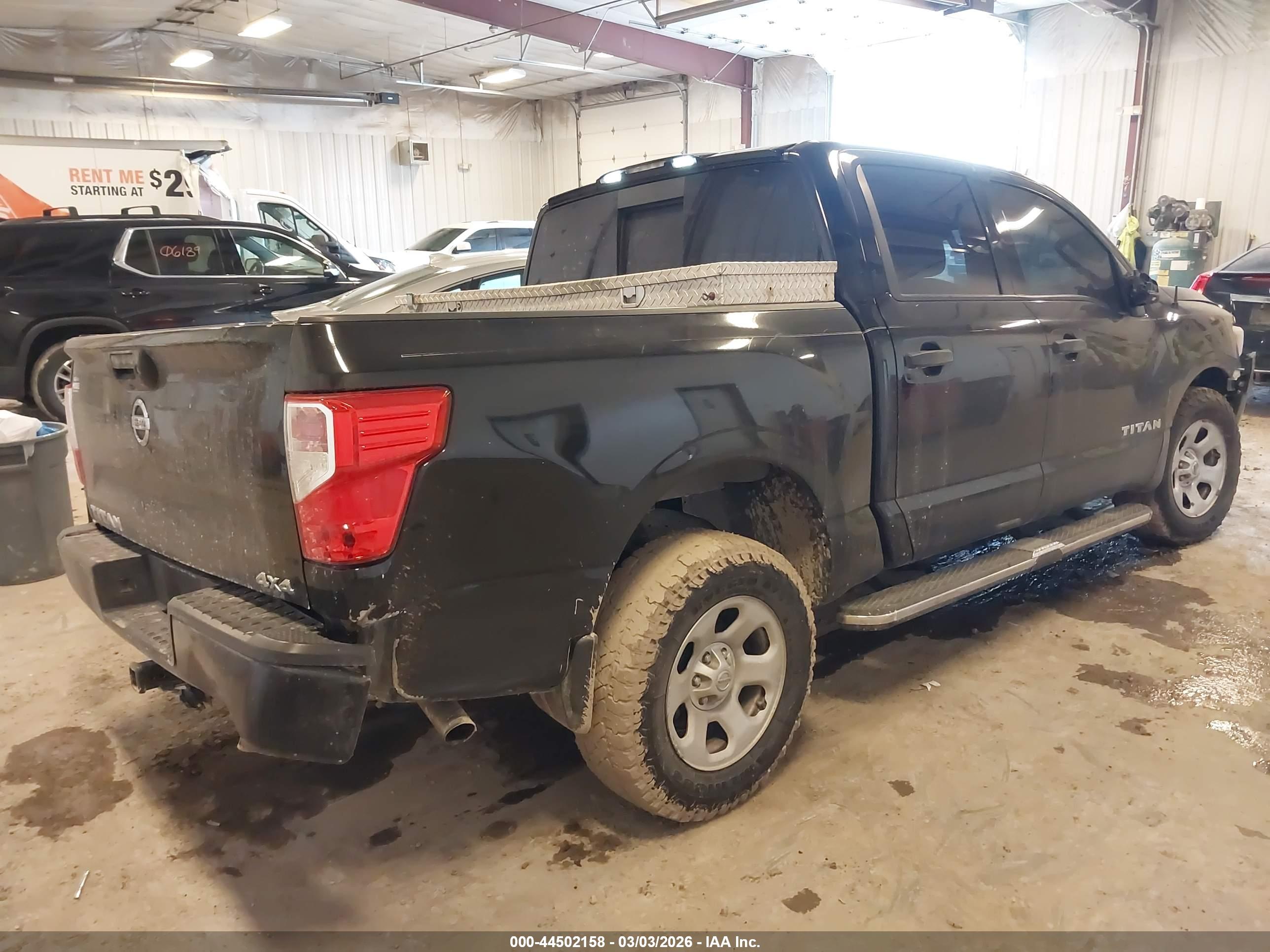 NISSAN TITAN image 4