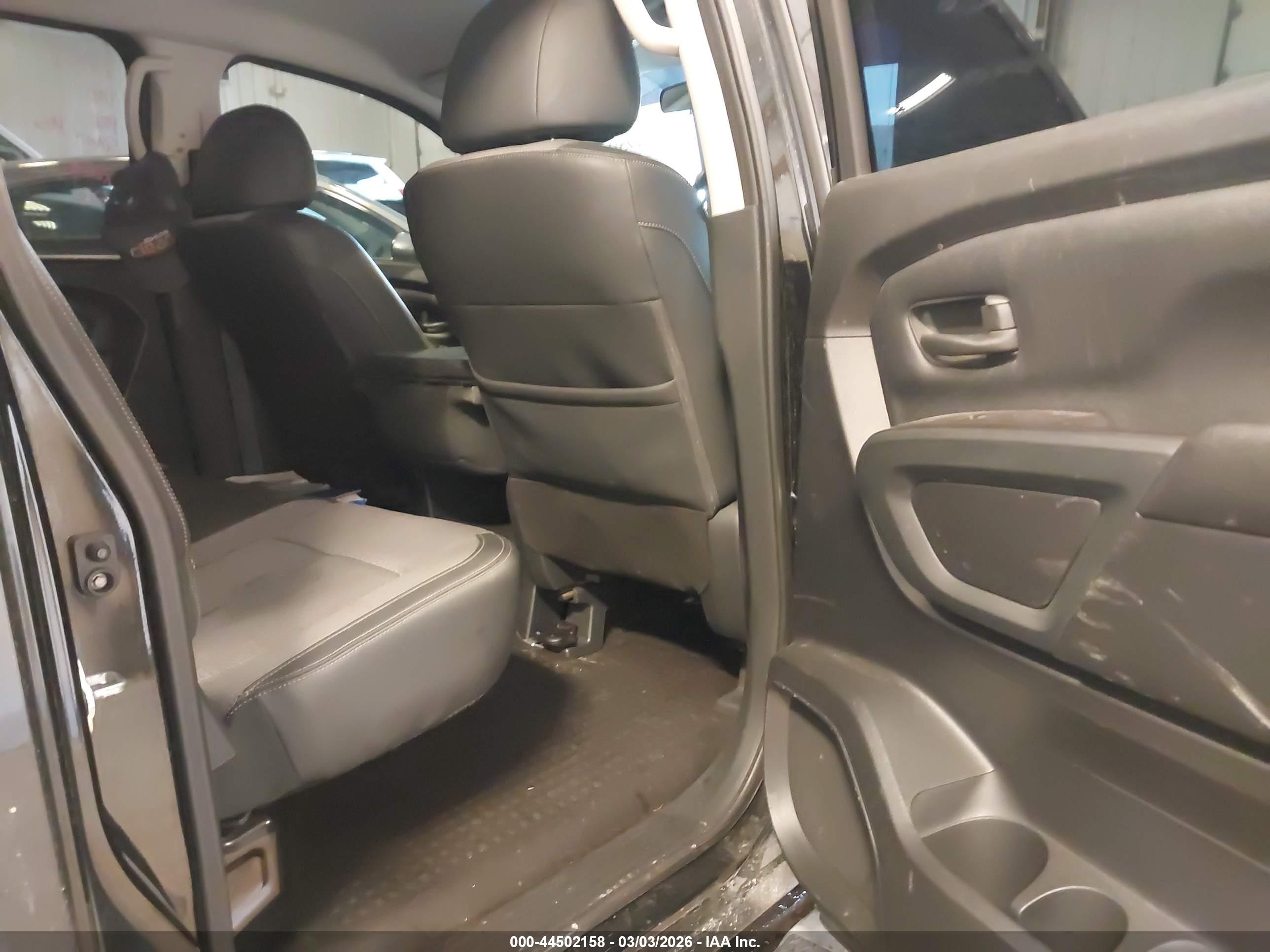NISSAN TITAN image 8