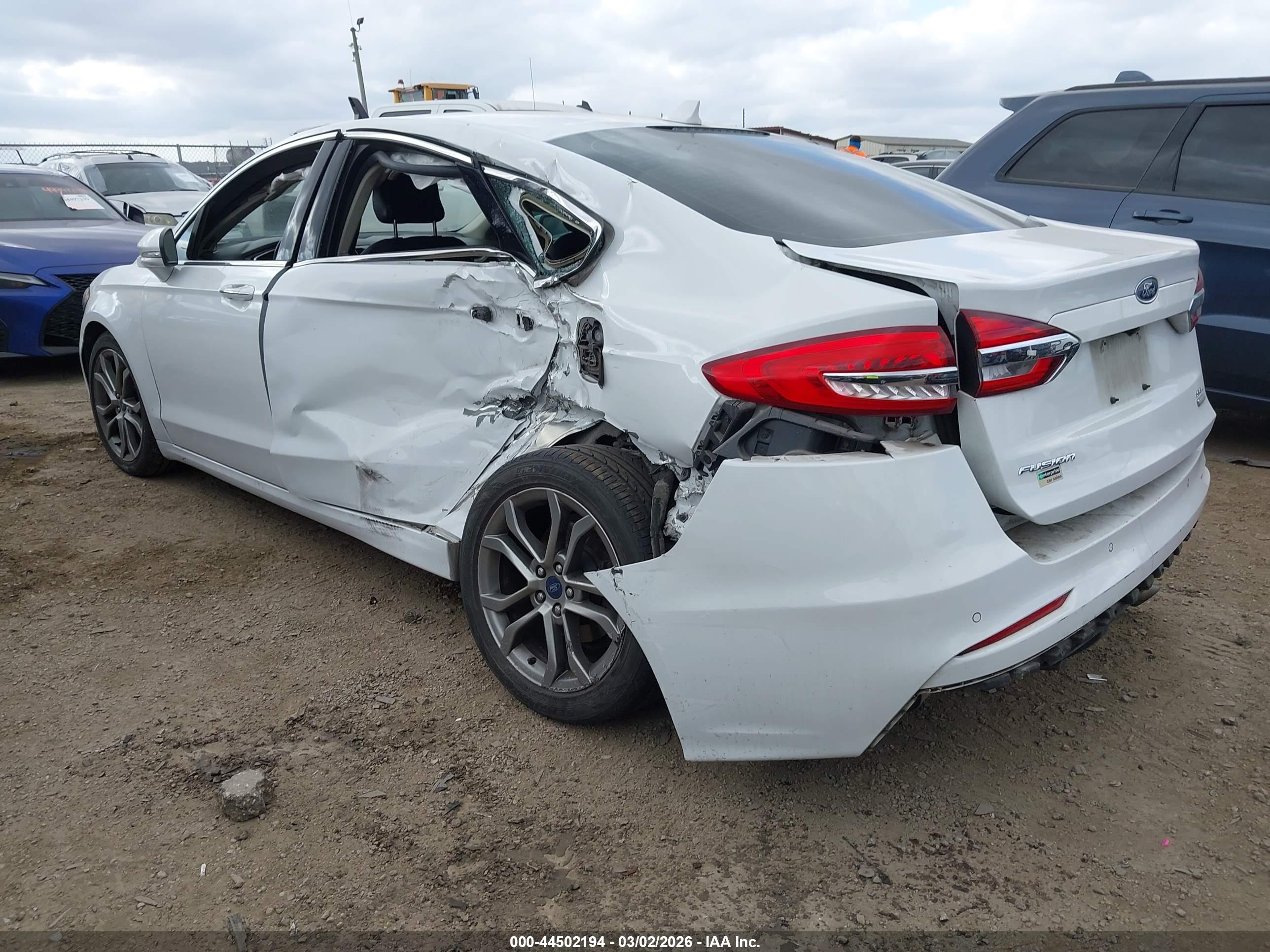 FORD FUSION image 3