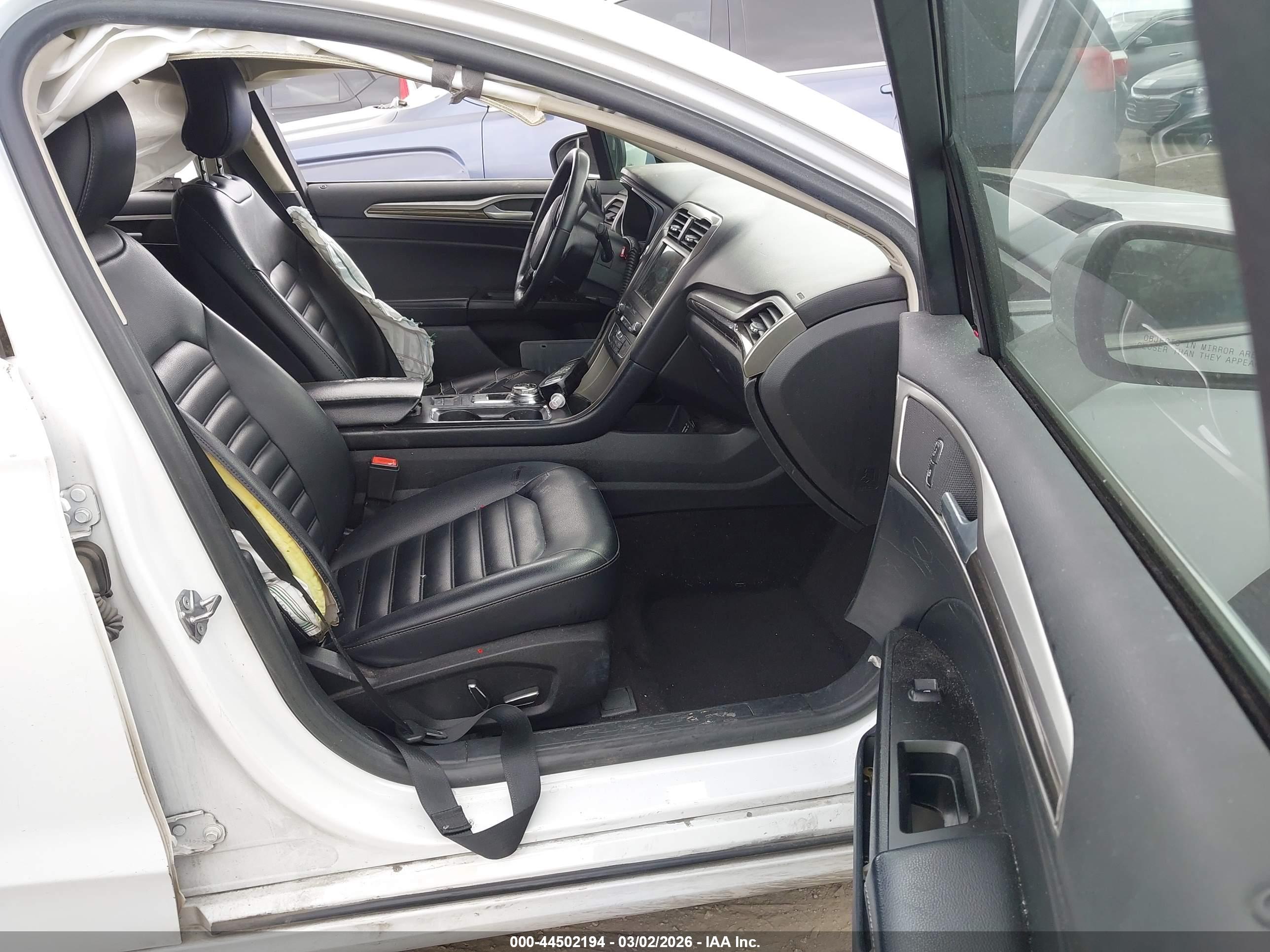 FORD FUSION image 5