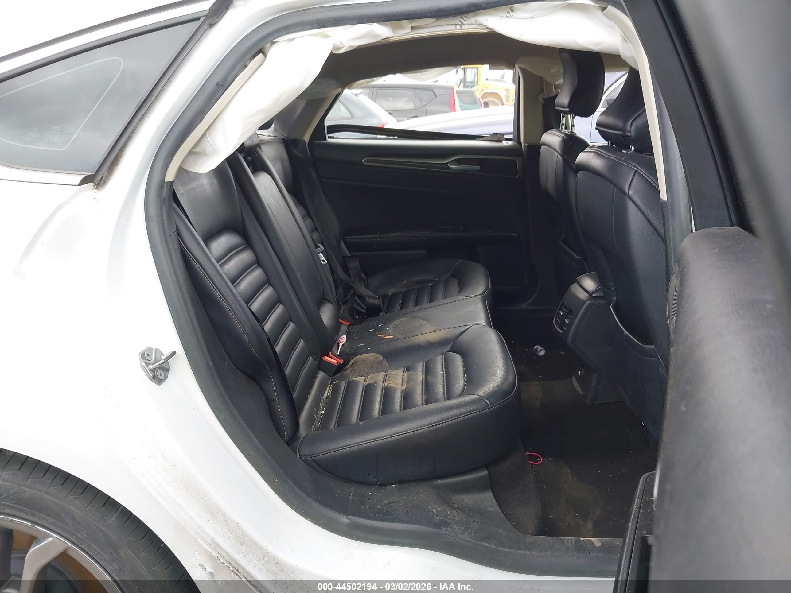 FORD FUSION image 8