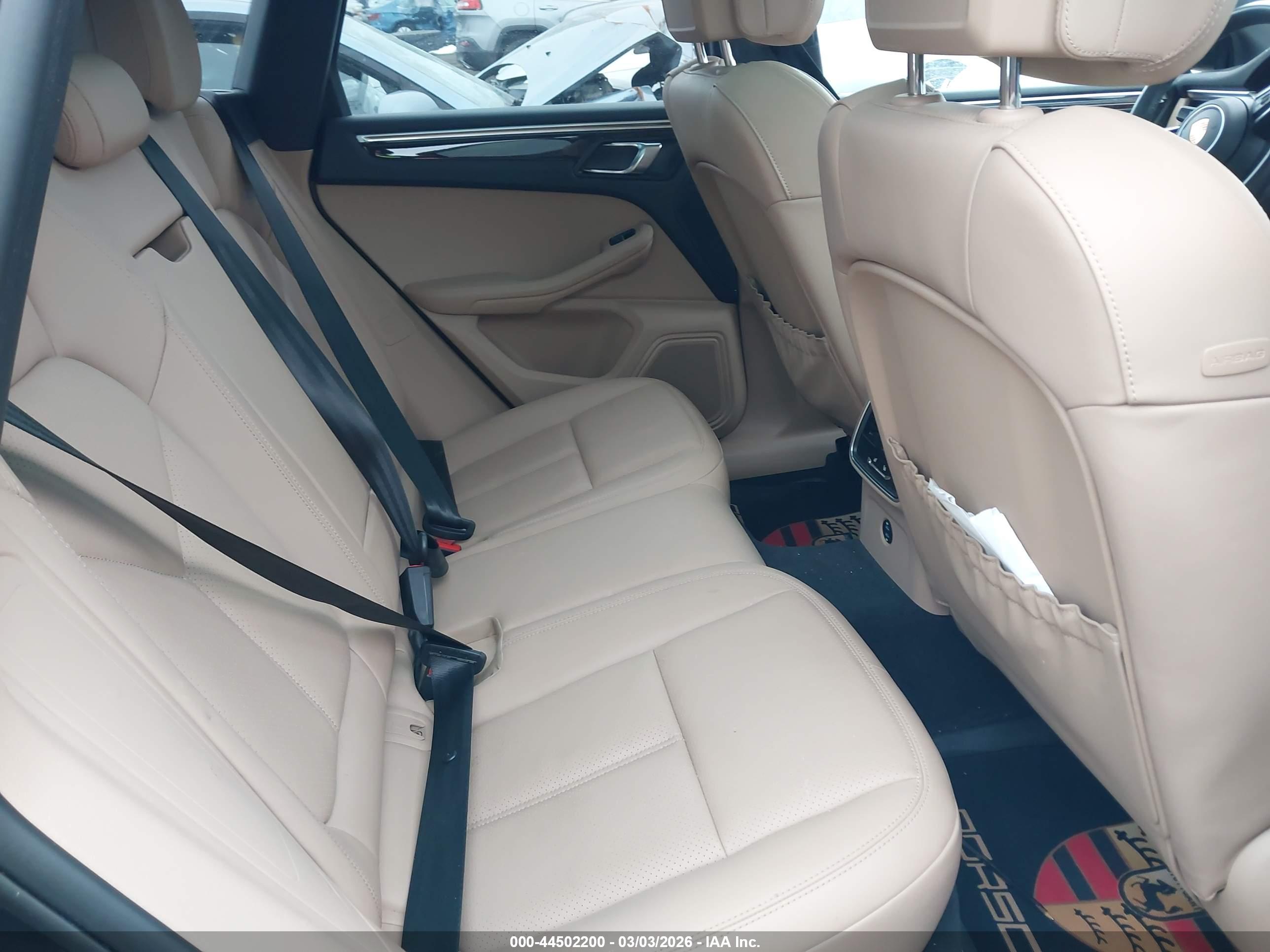 PORSCHE MACAN image 8
