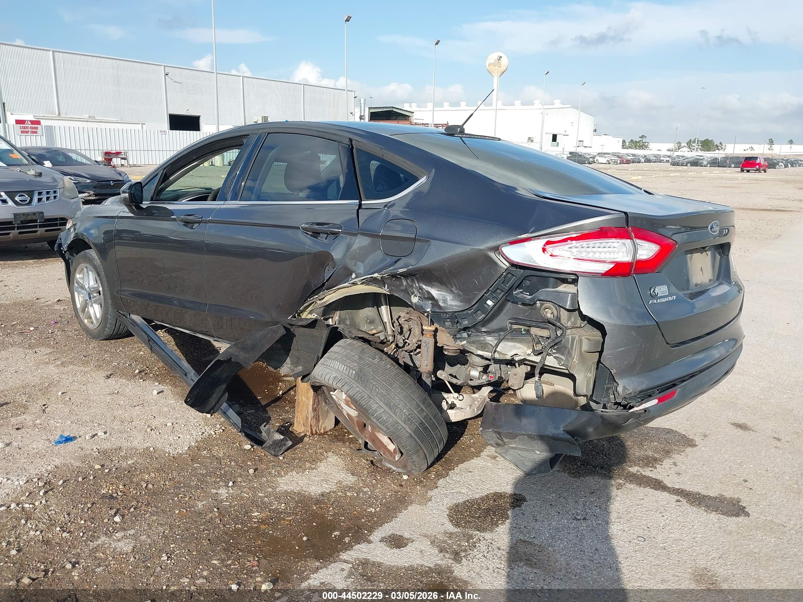 FORD FUSION image 3