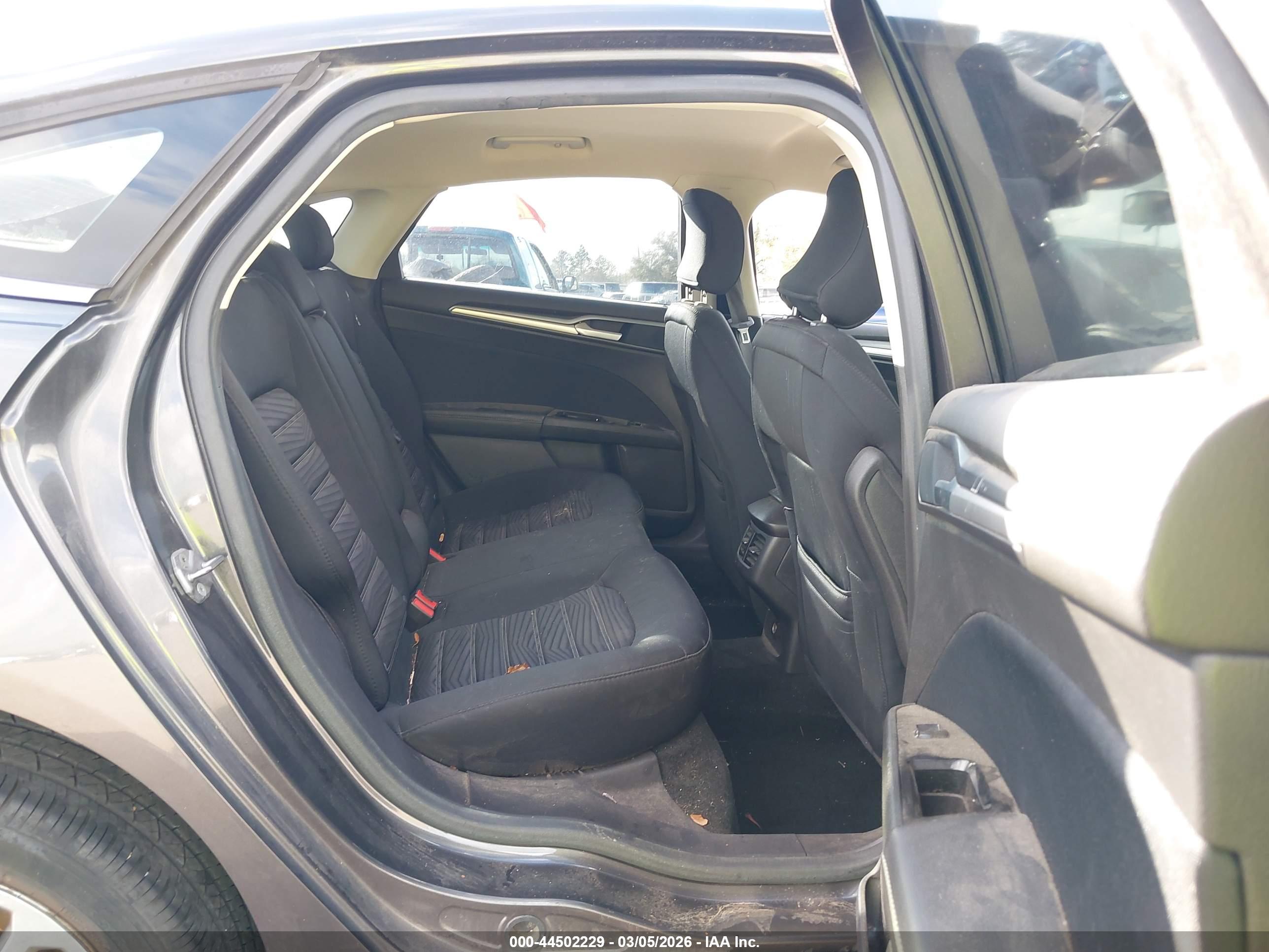 FORD FUSION image 8