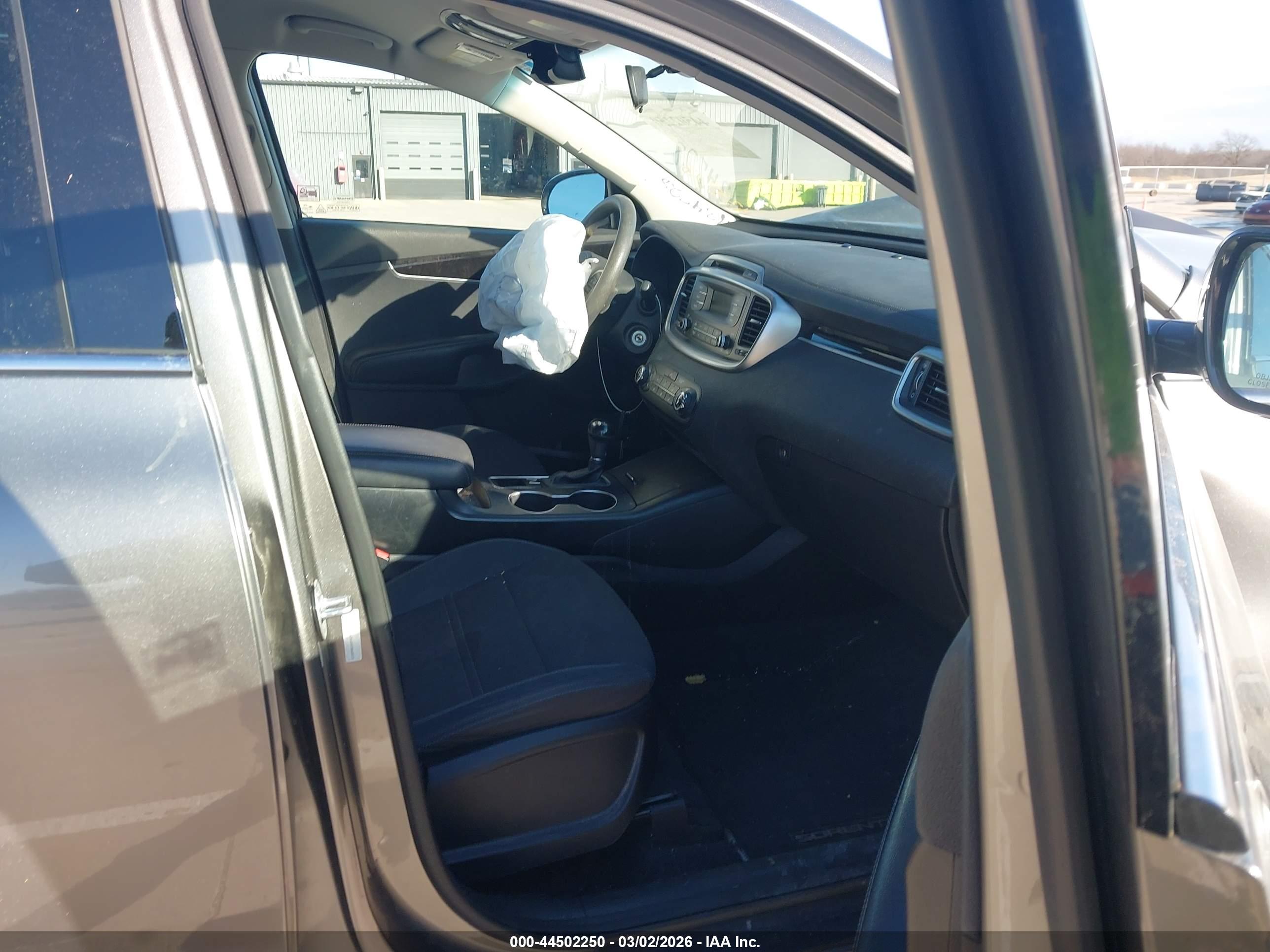 KIA SORENTO image 5