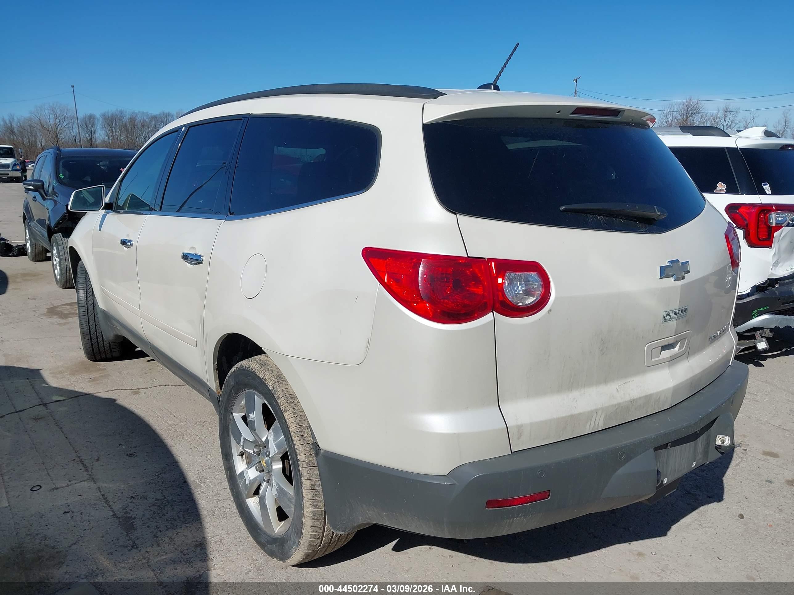 CHEVROLET TRAVERSE image 3