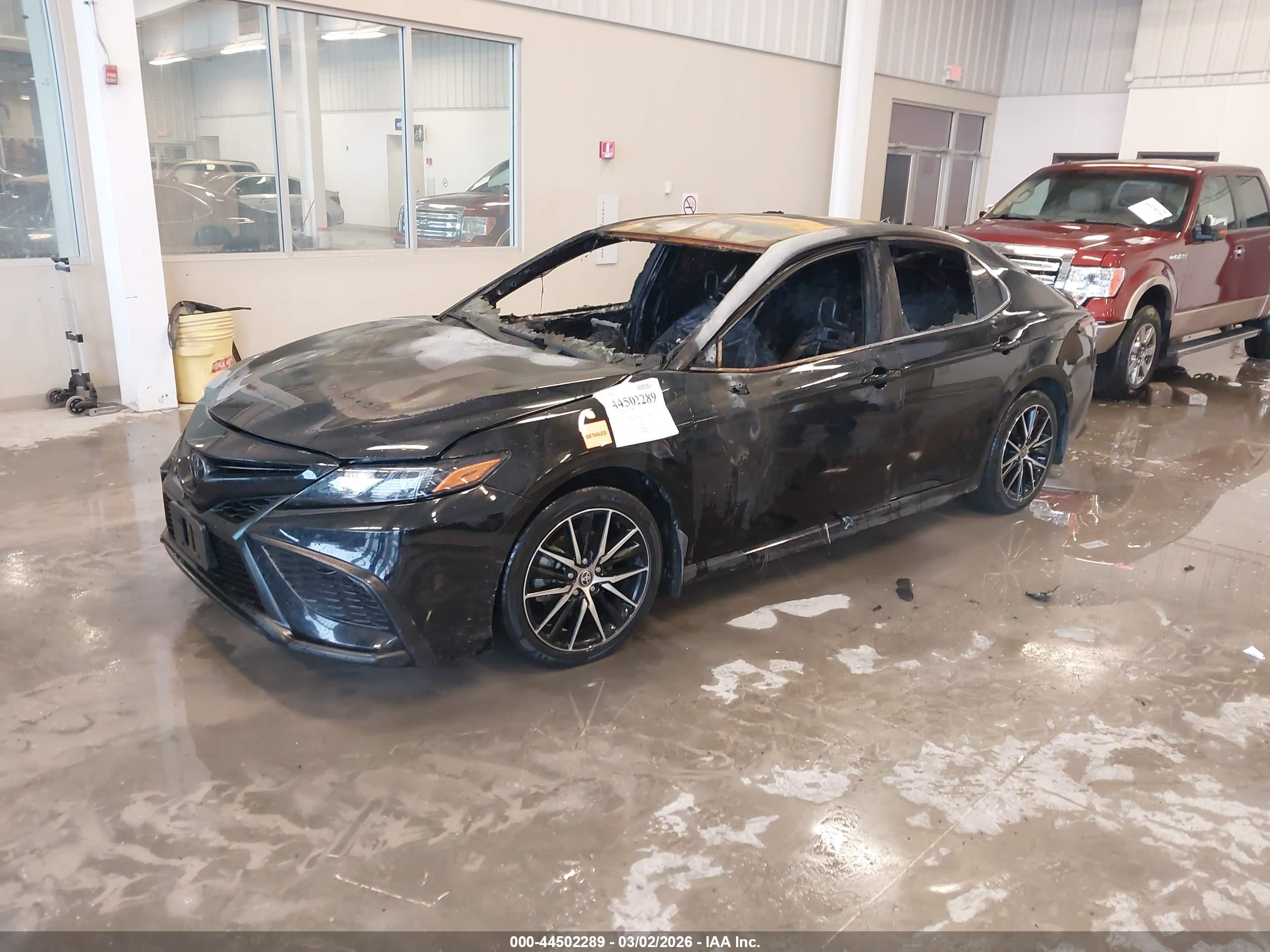TOYOTA CAMRY image 2