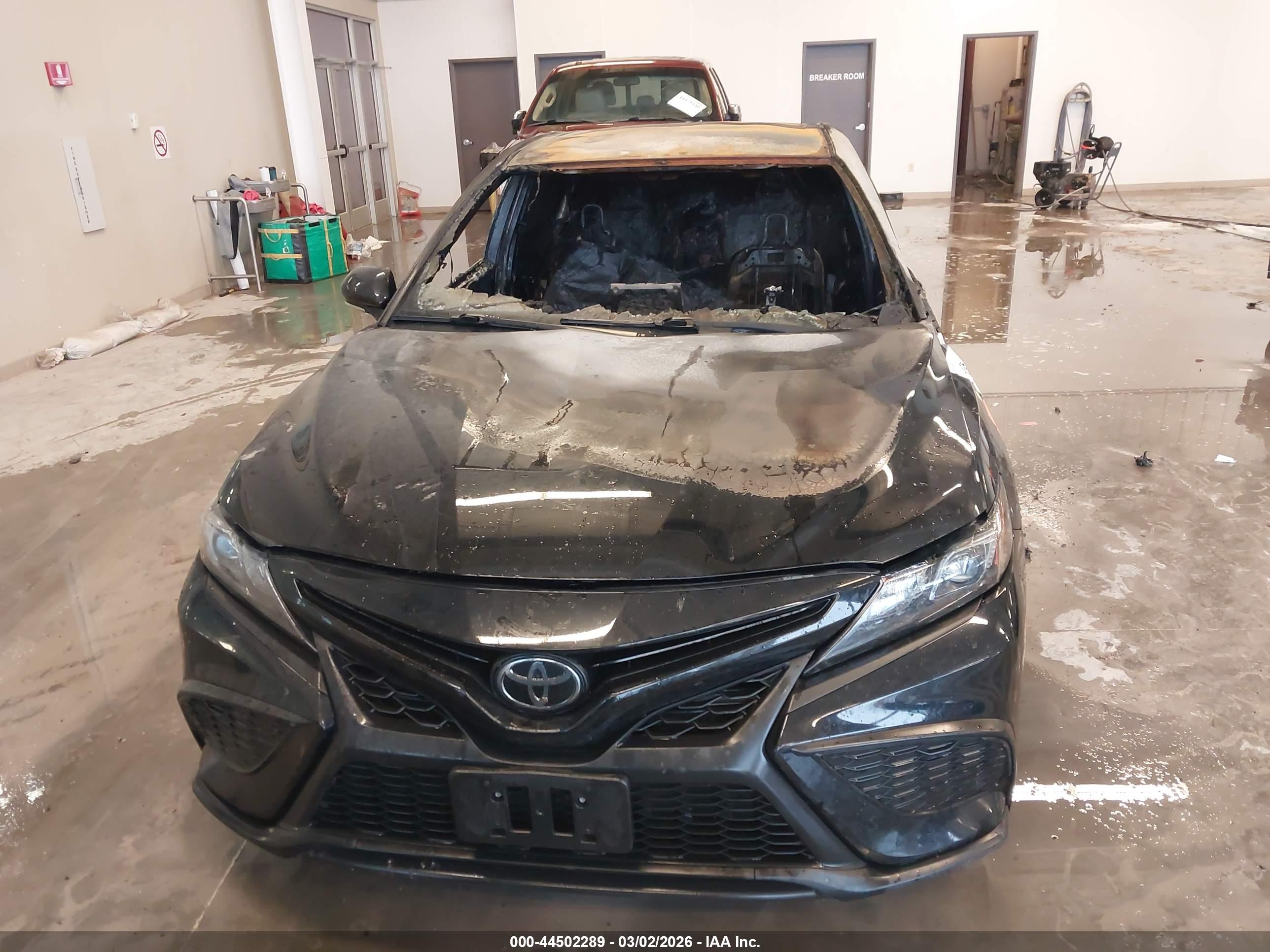 TOYOTA CAMRY image 6