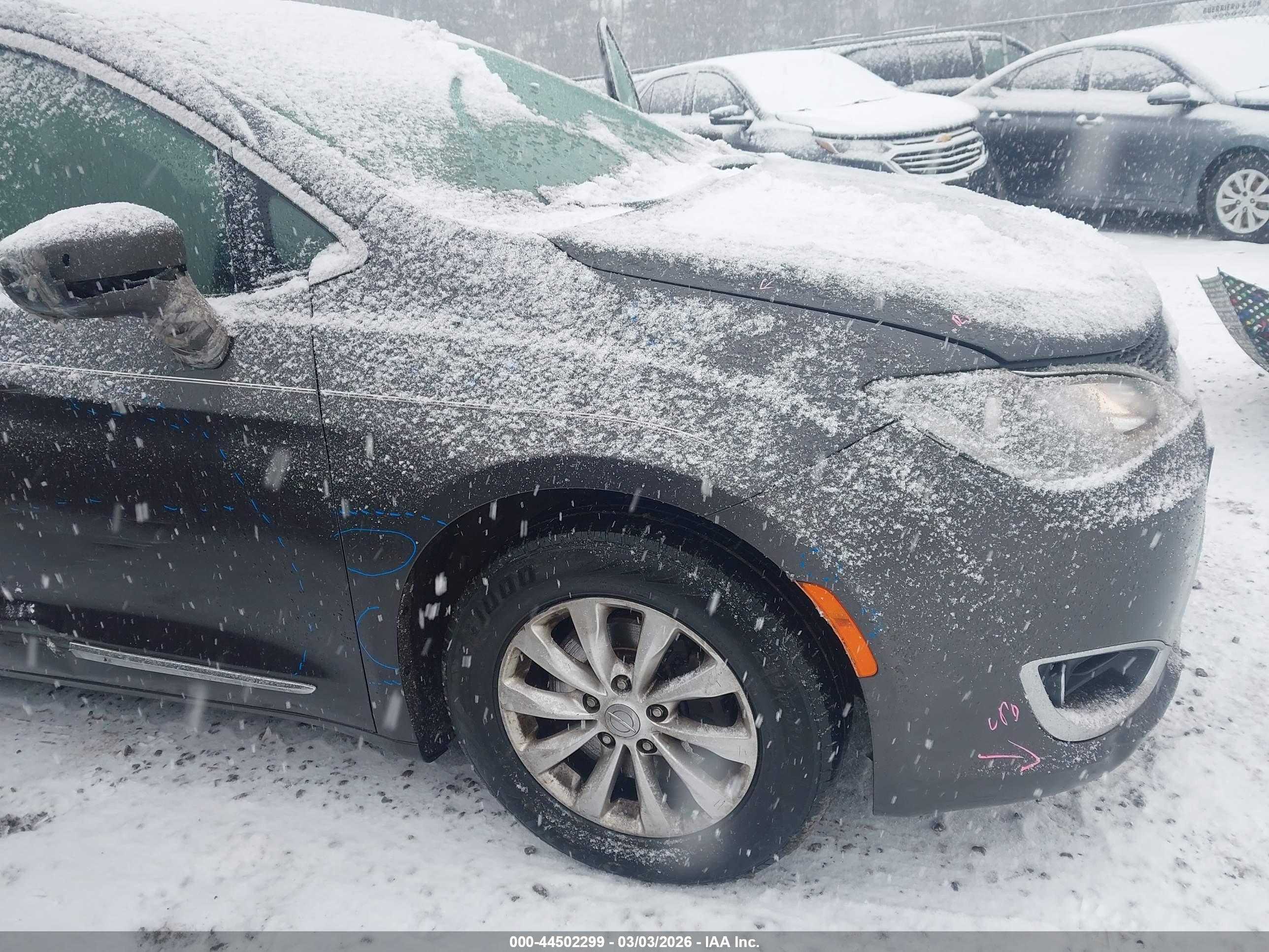 CHRYSLER PACIFICA image 6