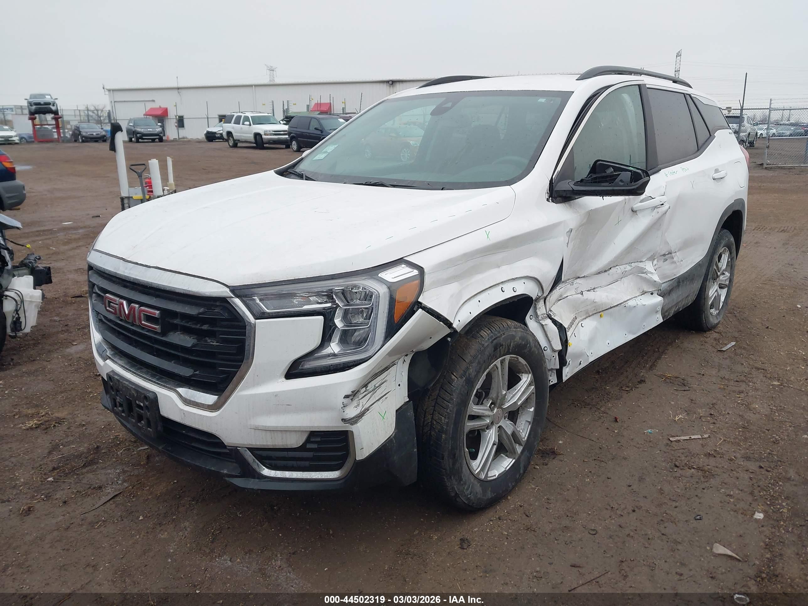 GMC TERRAIN image 2