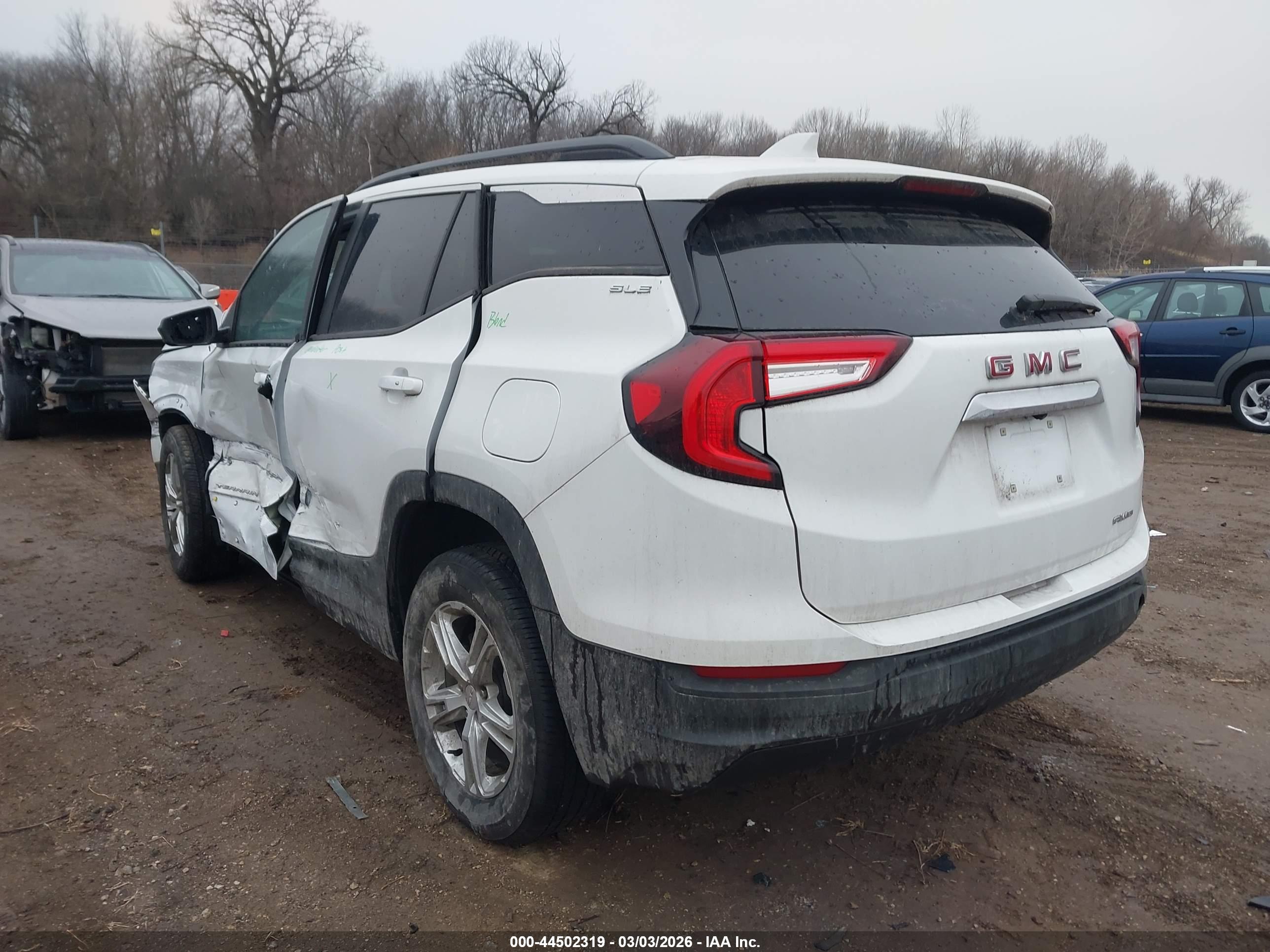 GMC TERRAIN image 3
