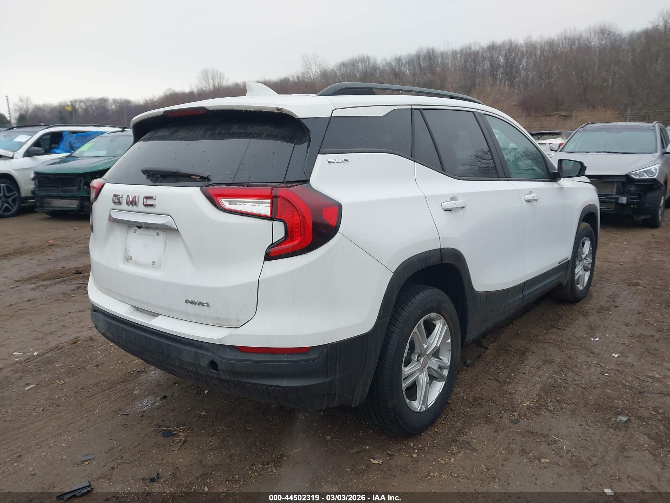 GMC TERRAIN image 4