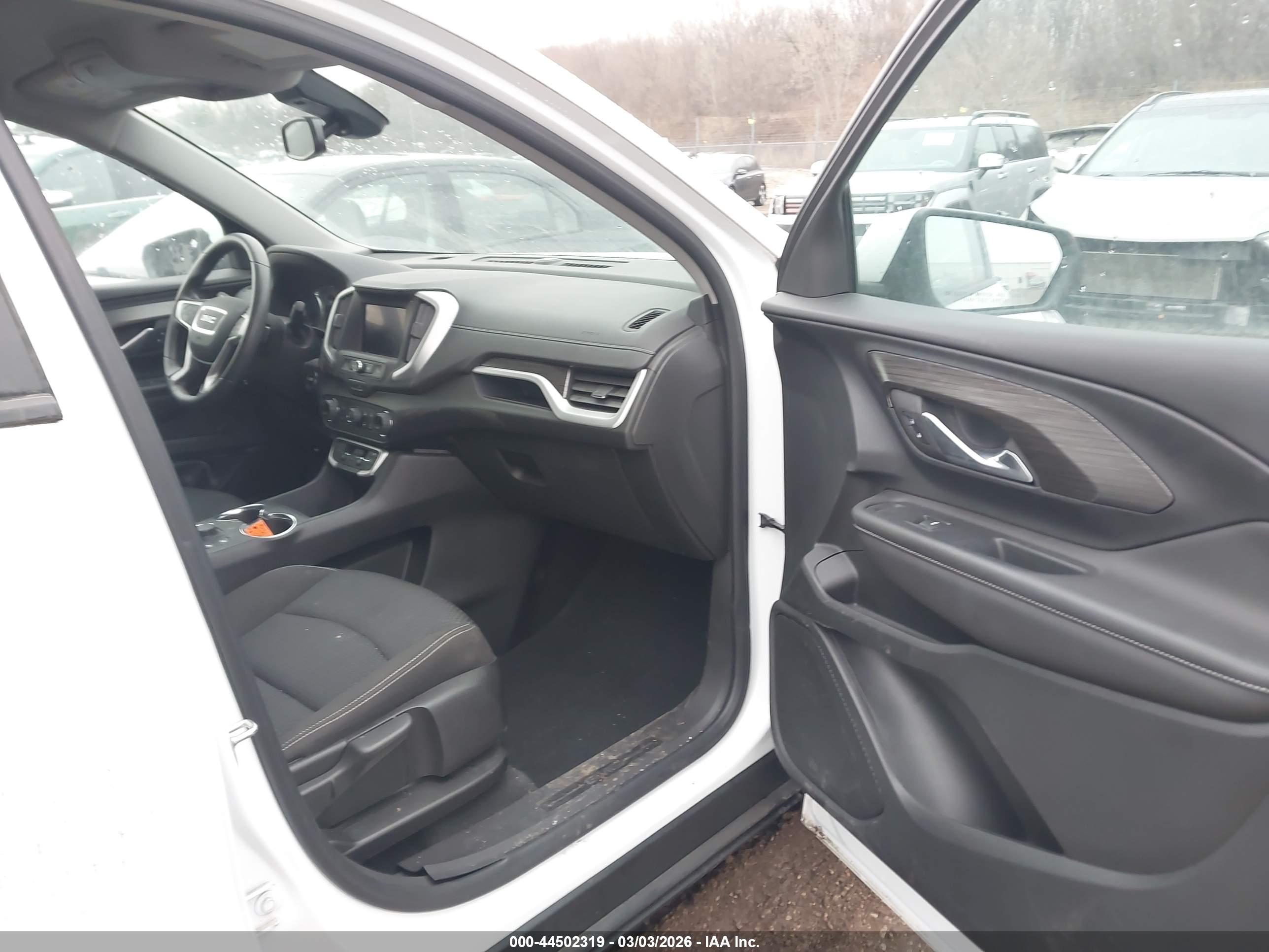 GMC TERRAIN image 5