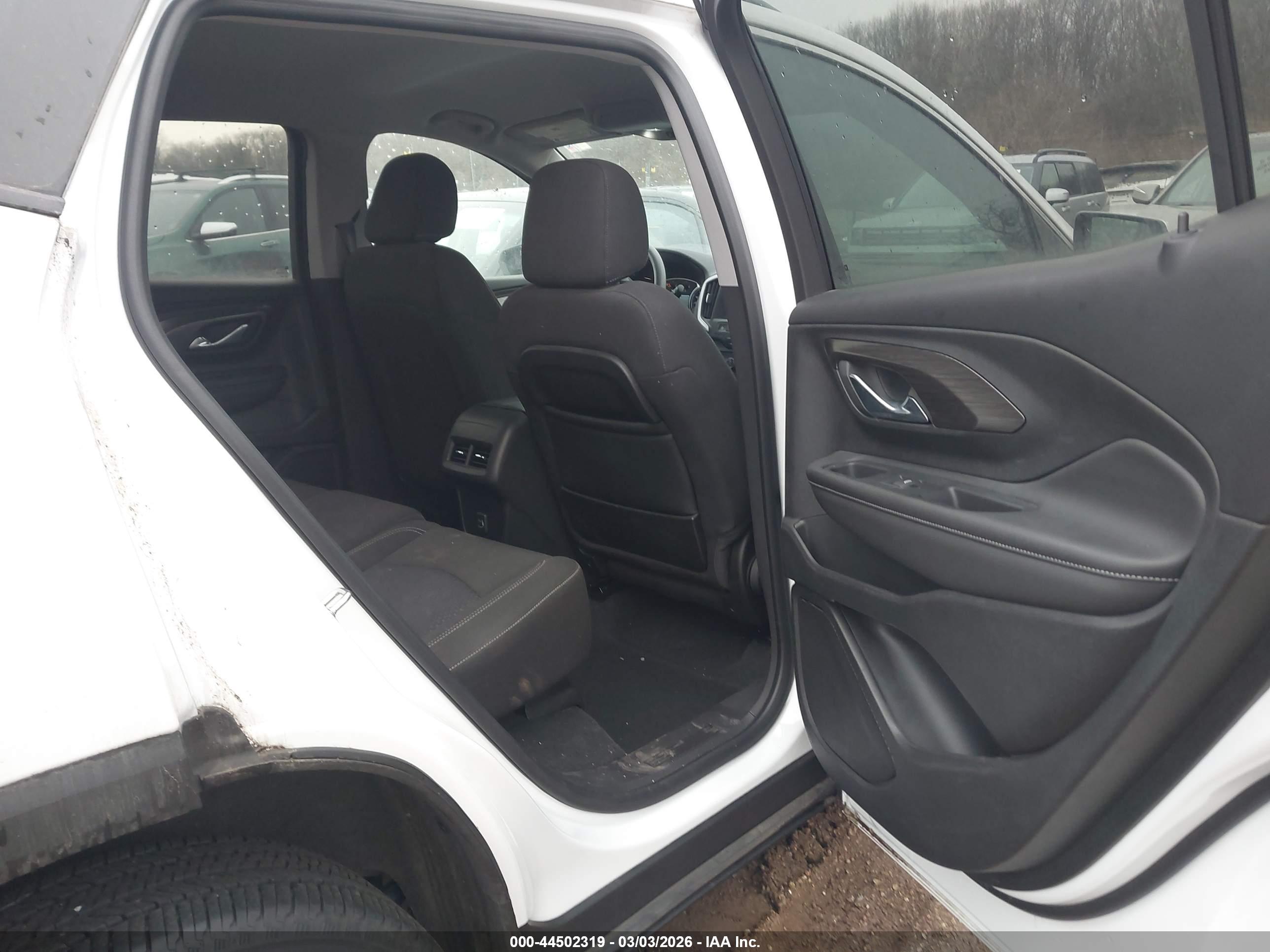 GMC TERRAIN image 8
