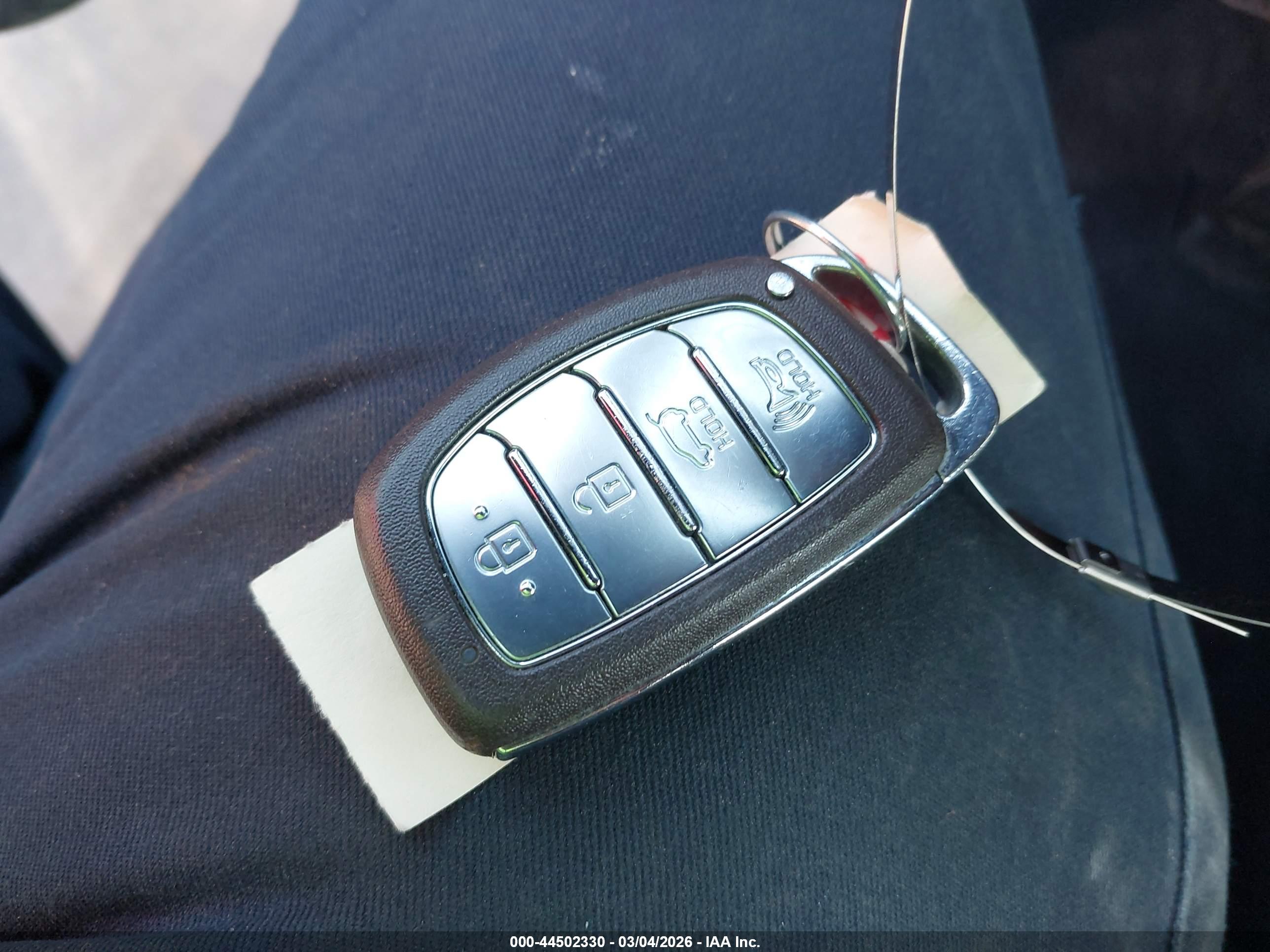 HYUNDAI TUCSON image 11