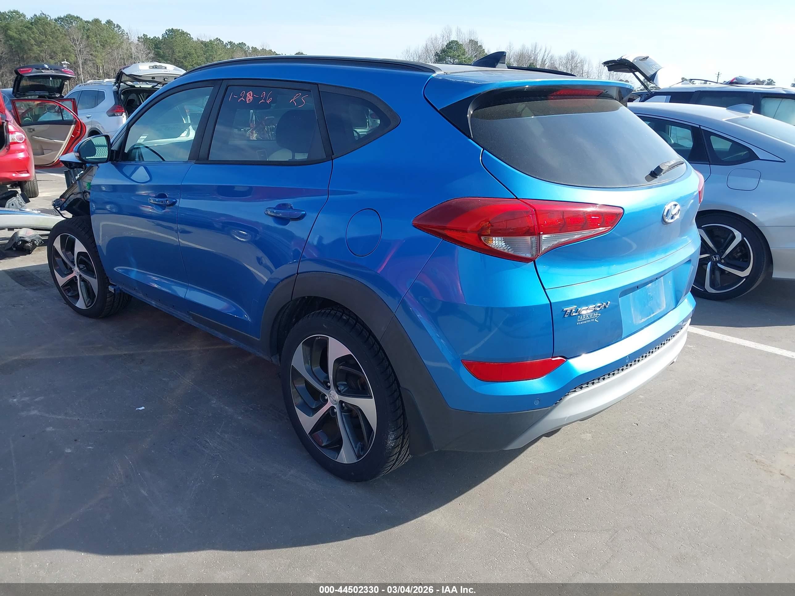 HYUNDAI TUCSON image 3