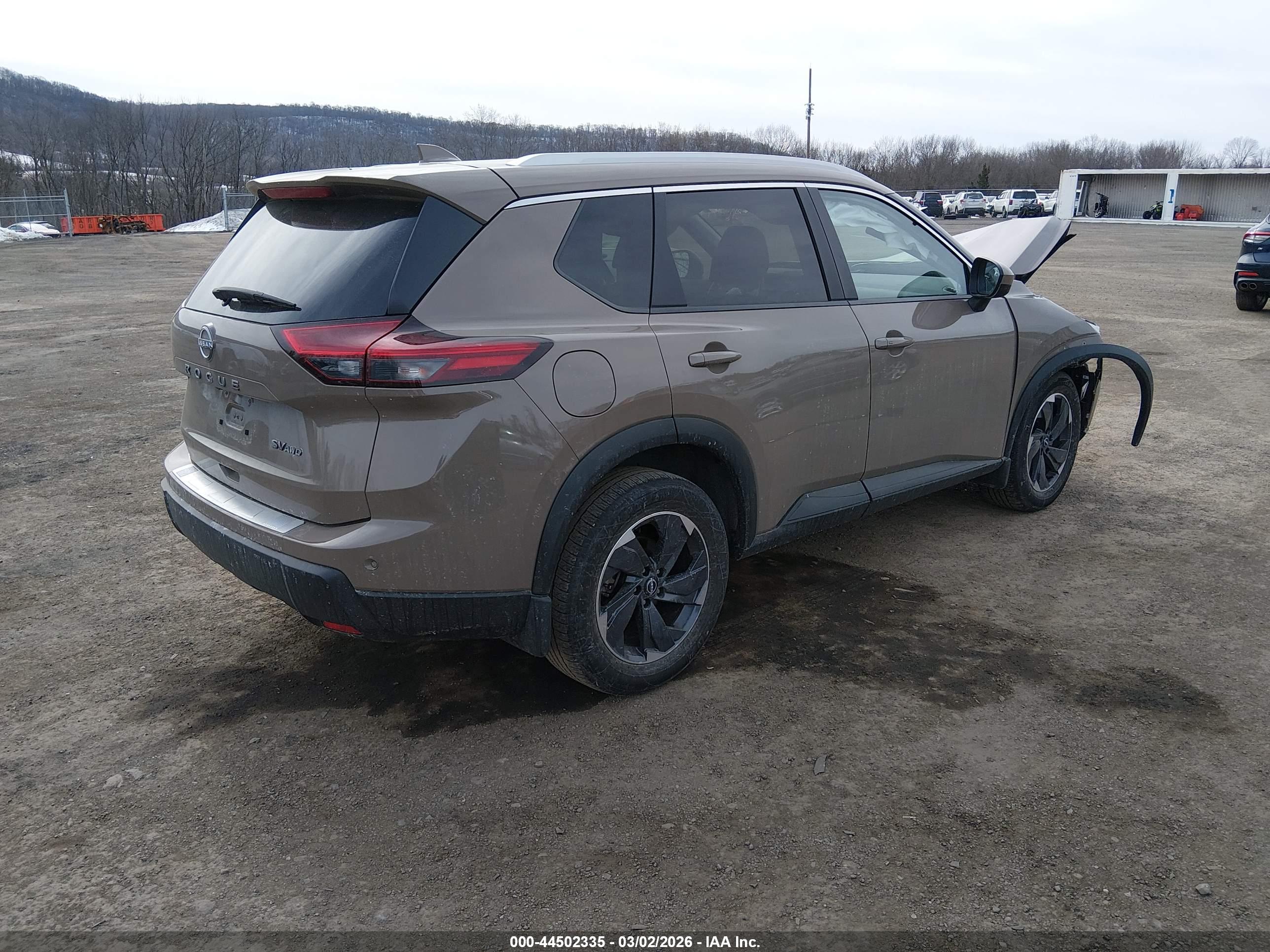 NISSAN ROGUE image 4