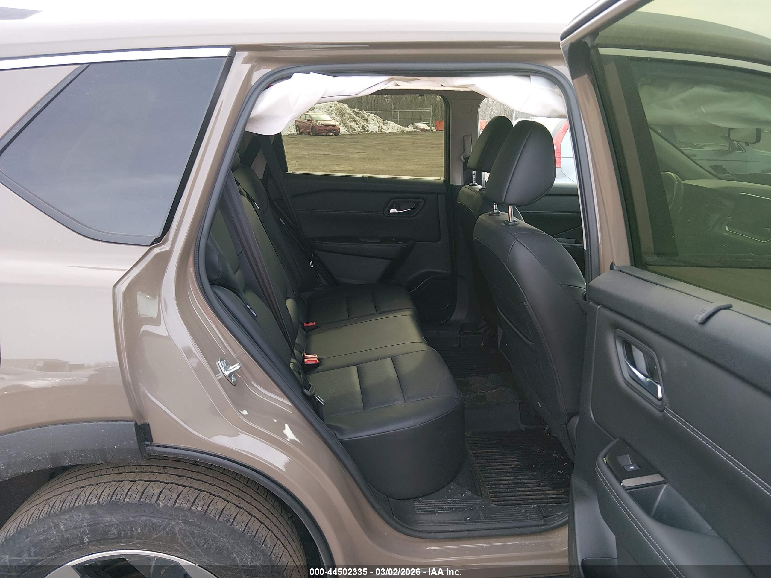 NISSAN ROGUE image 8