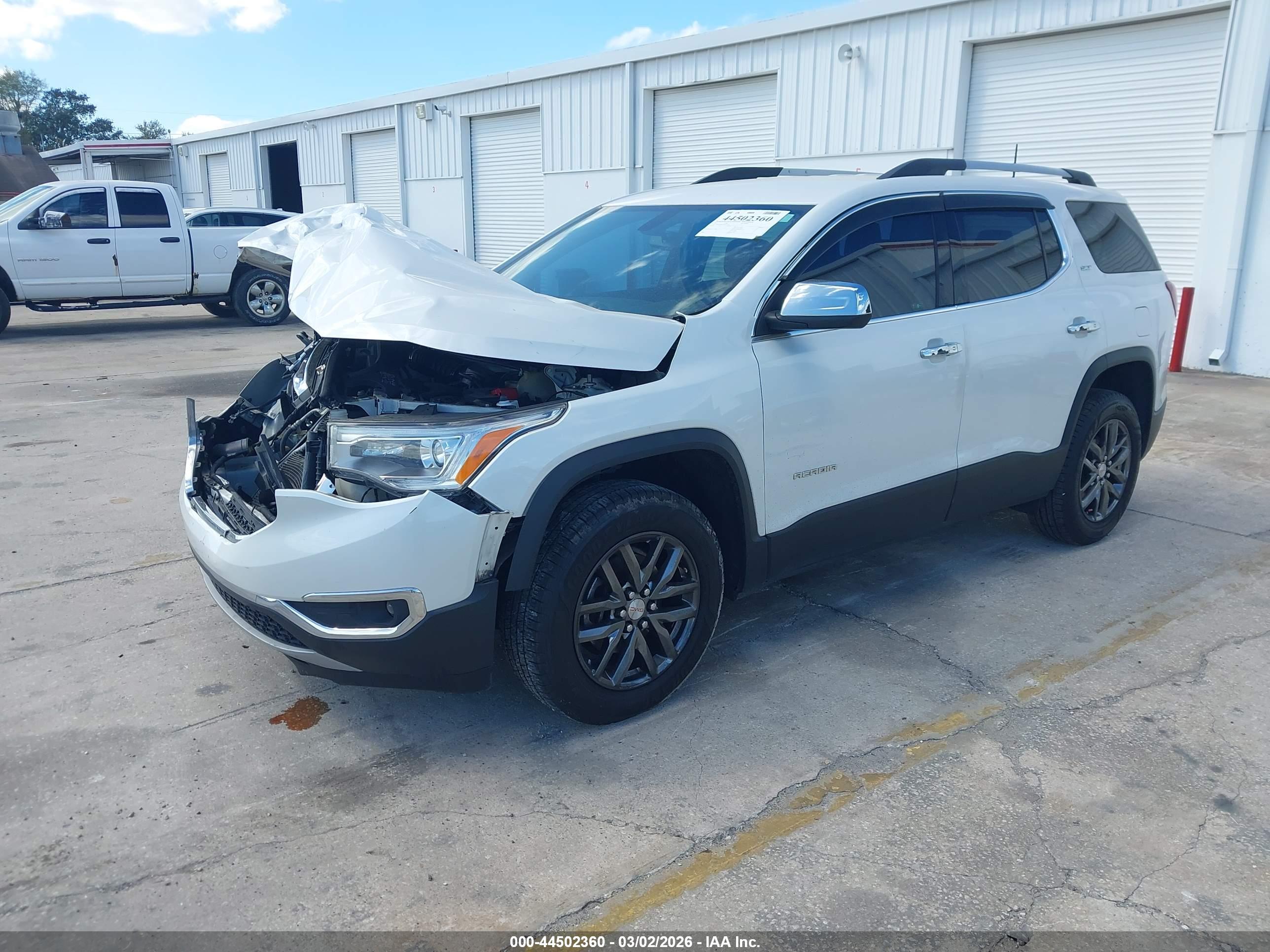 GMC ACADIA image 2