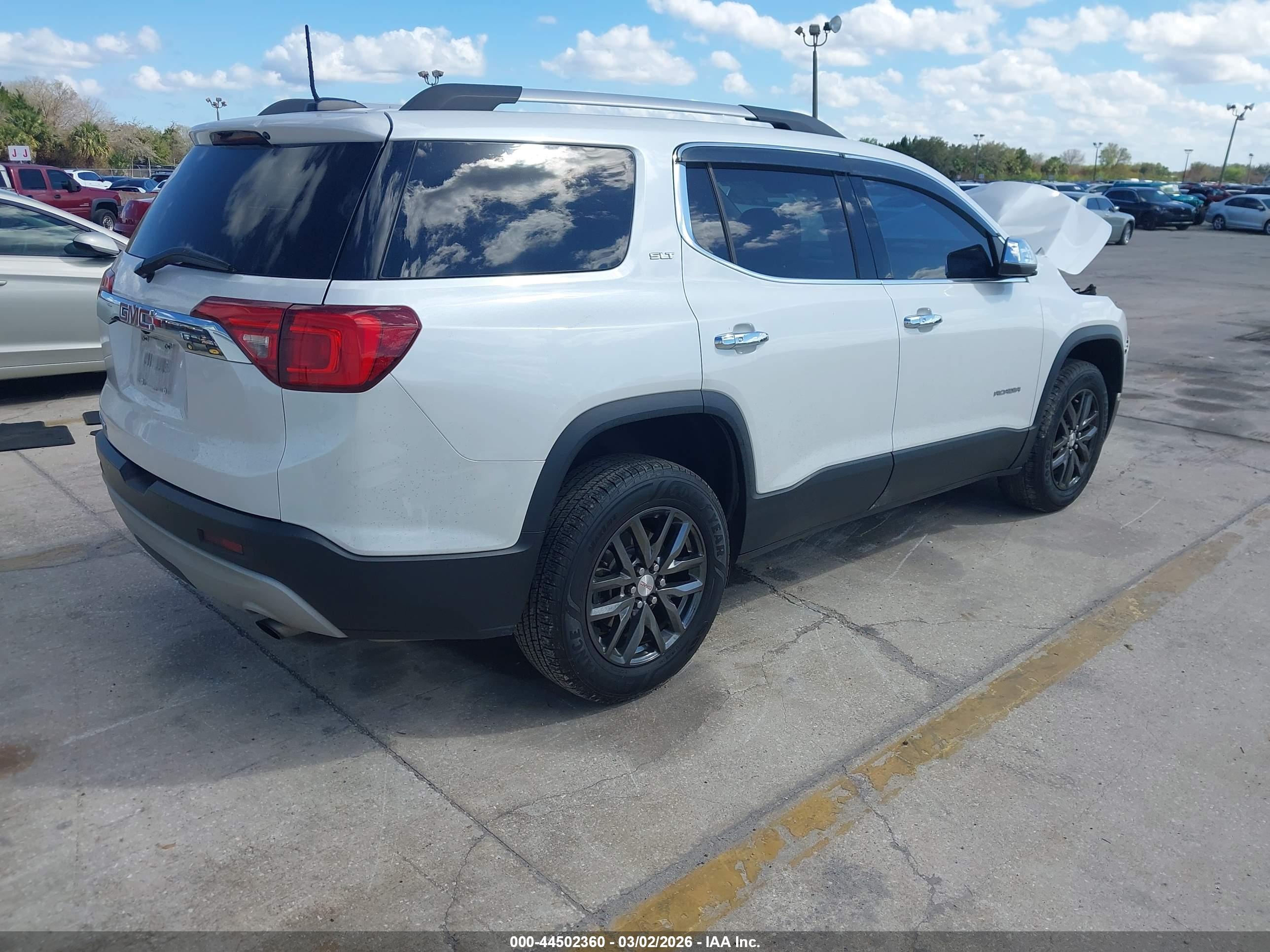 GMC ACADIA image 4