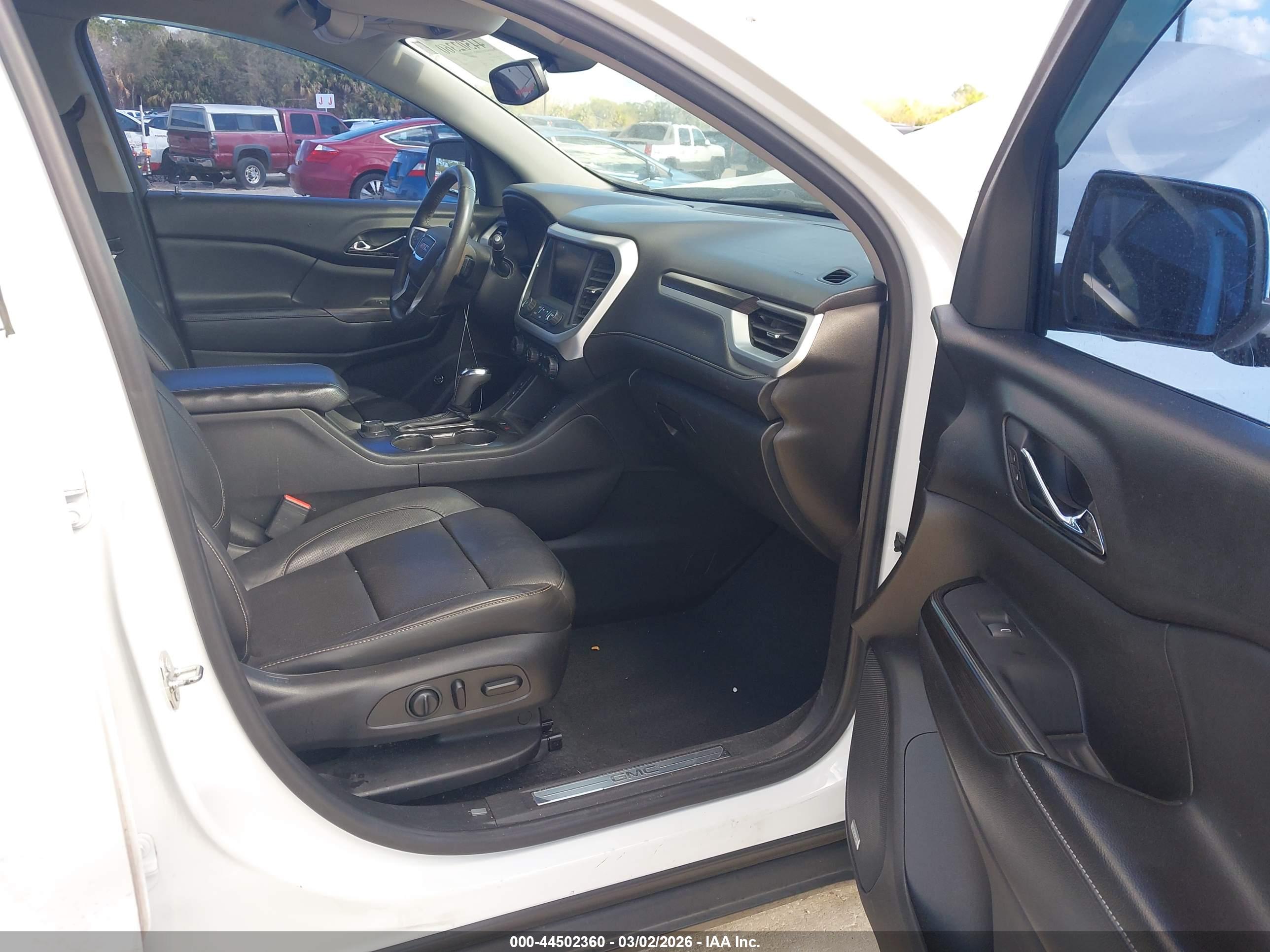 GMC ACADIA image 5
