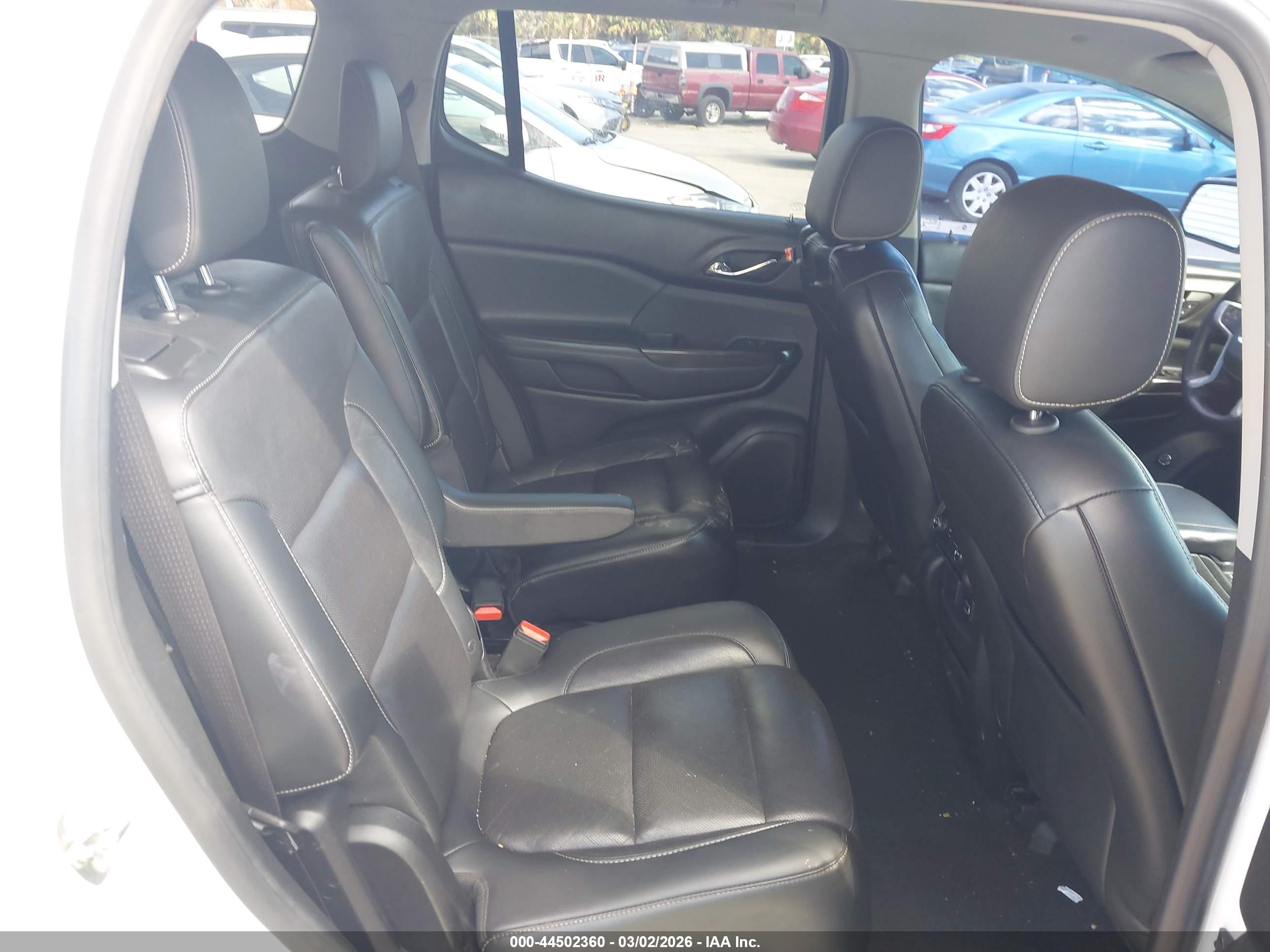 GMC ACADIA image 8