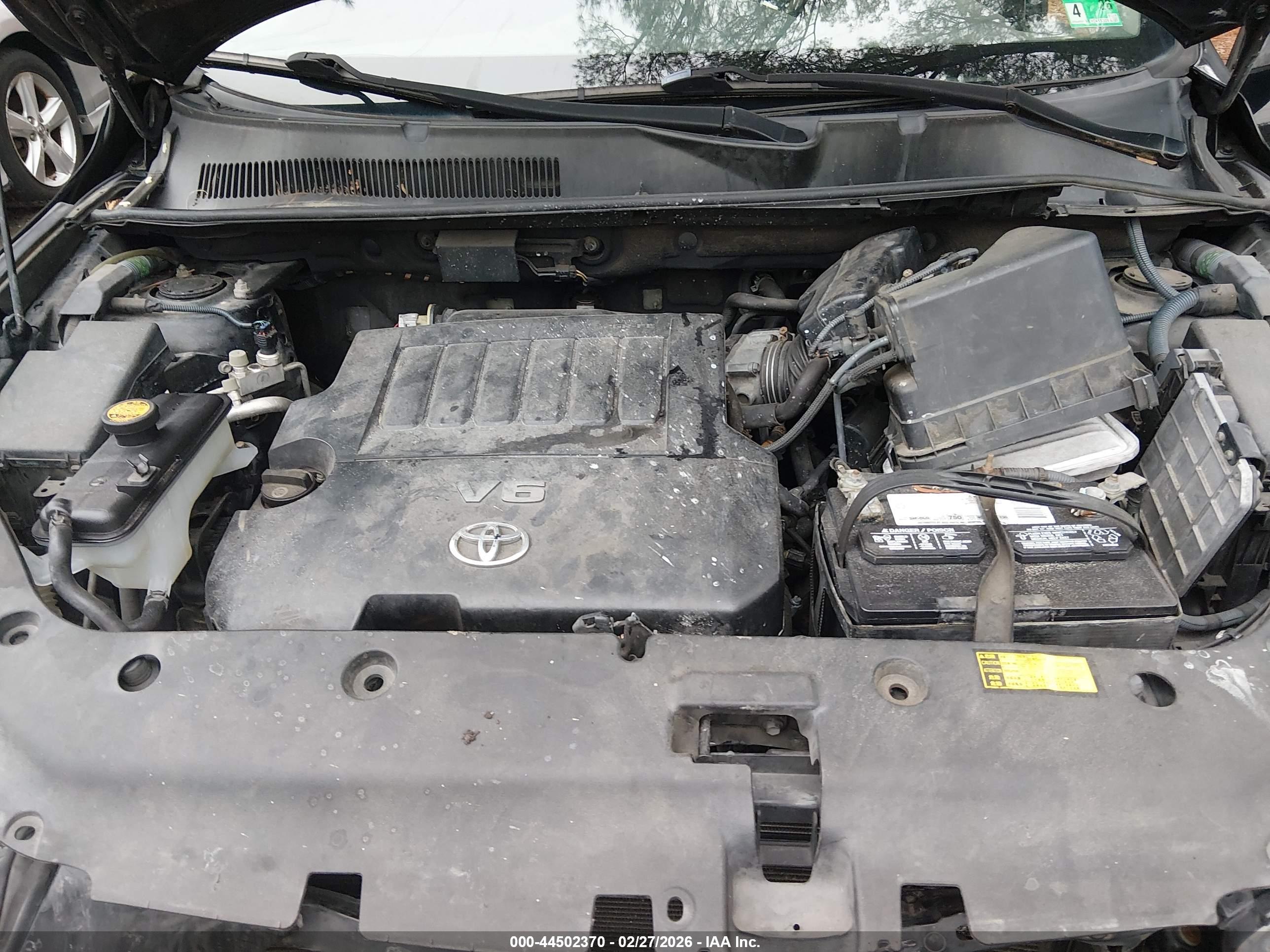 TOYOTA RAV4 image 10
