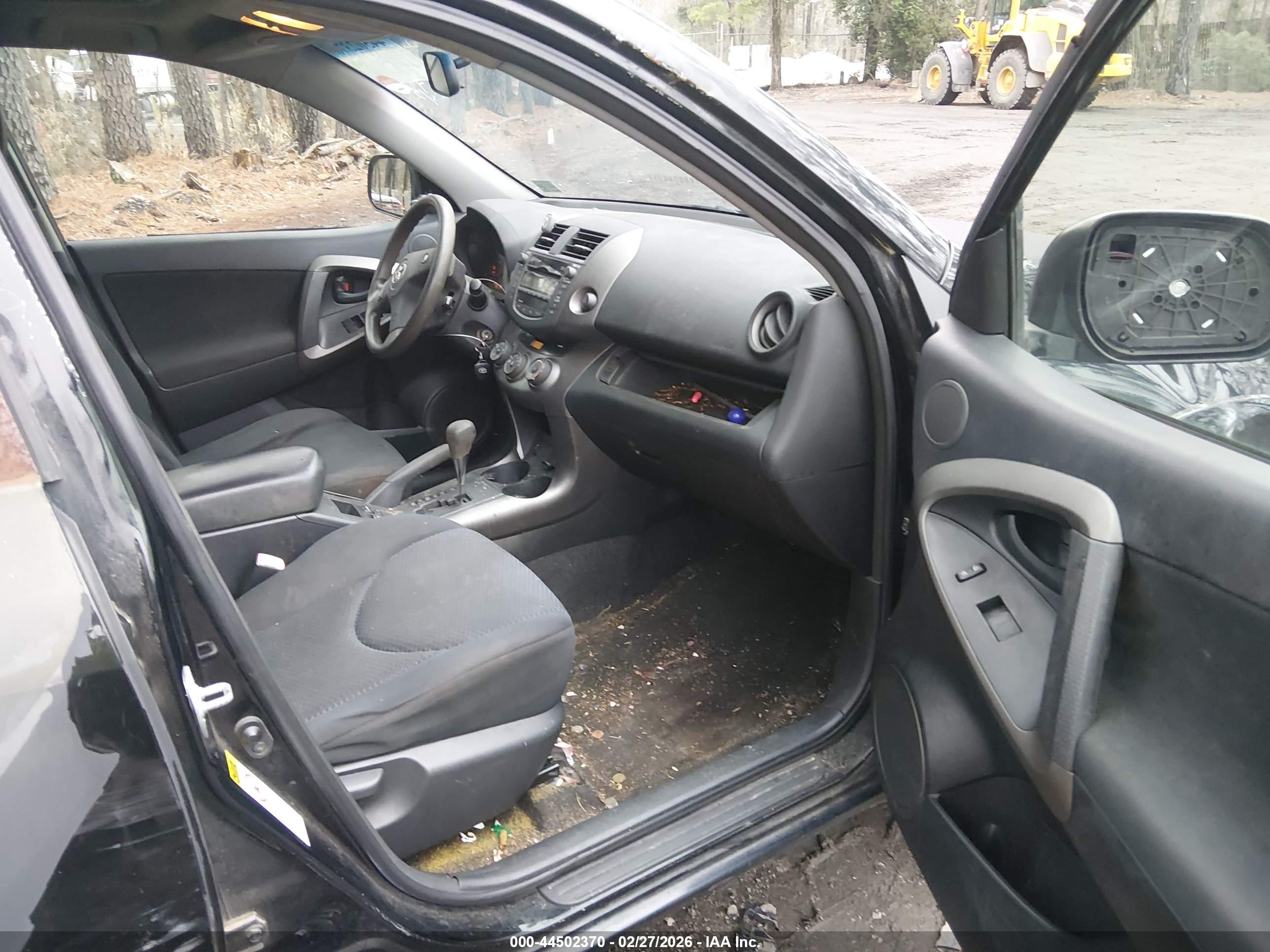 TOYOTA RAV4 image 5