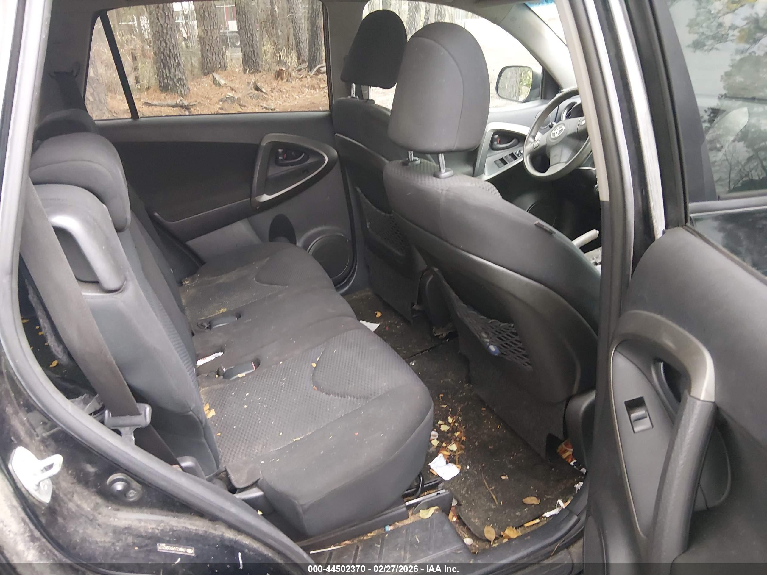 TOYOTA RAV4 image 8
