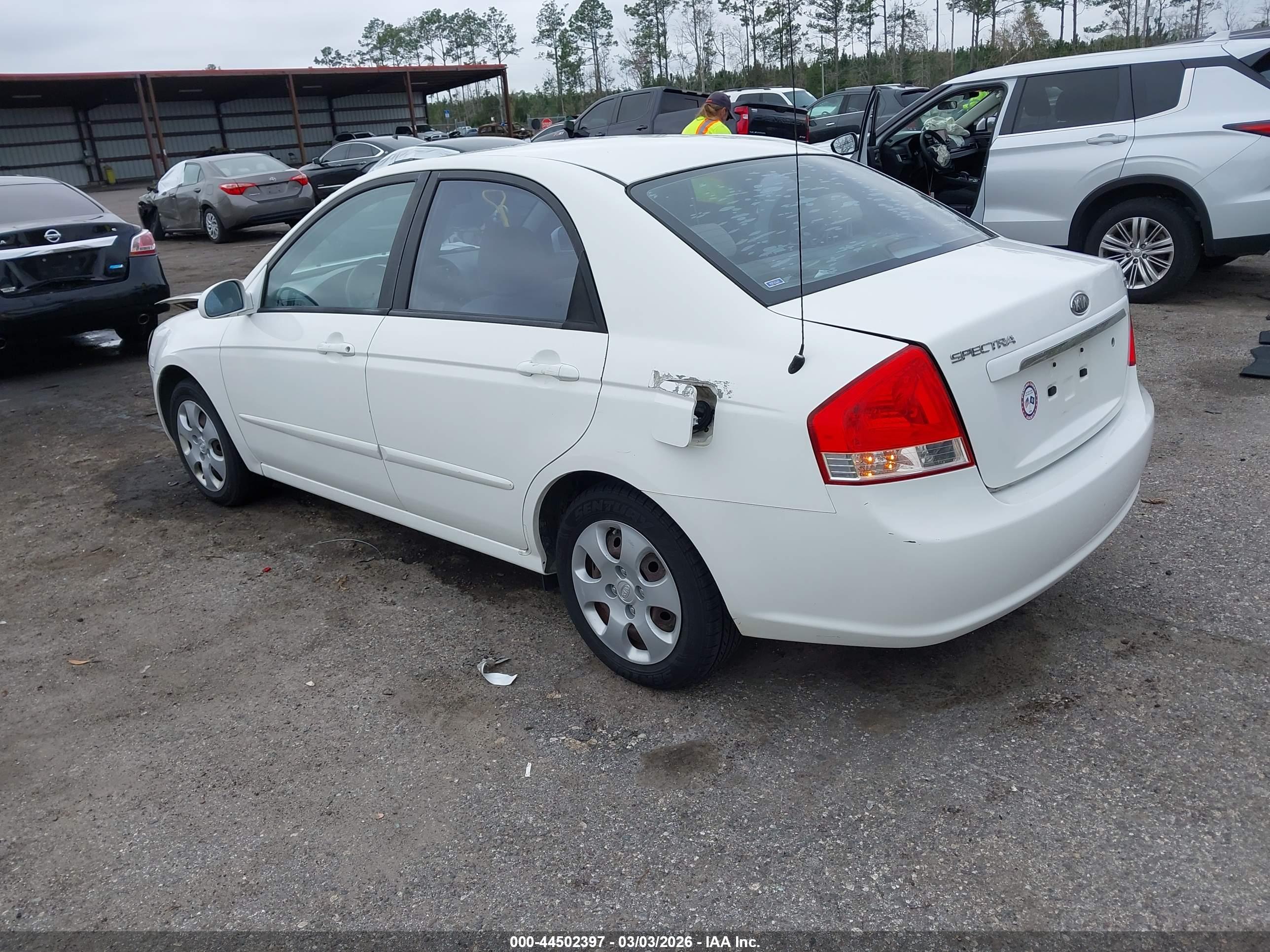 KIA SPECTRA image 3