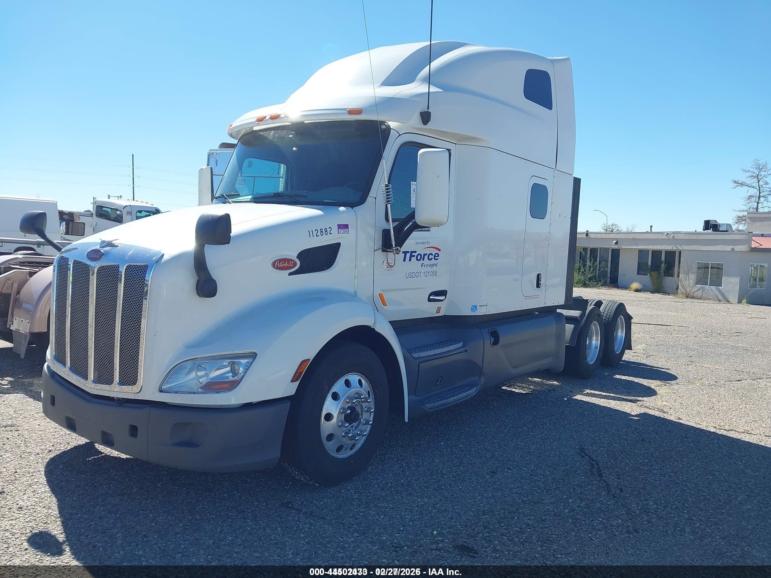 PETERBILT 579 image 2
