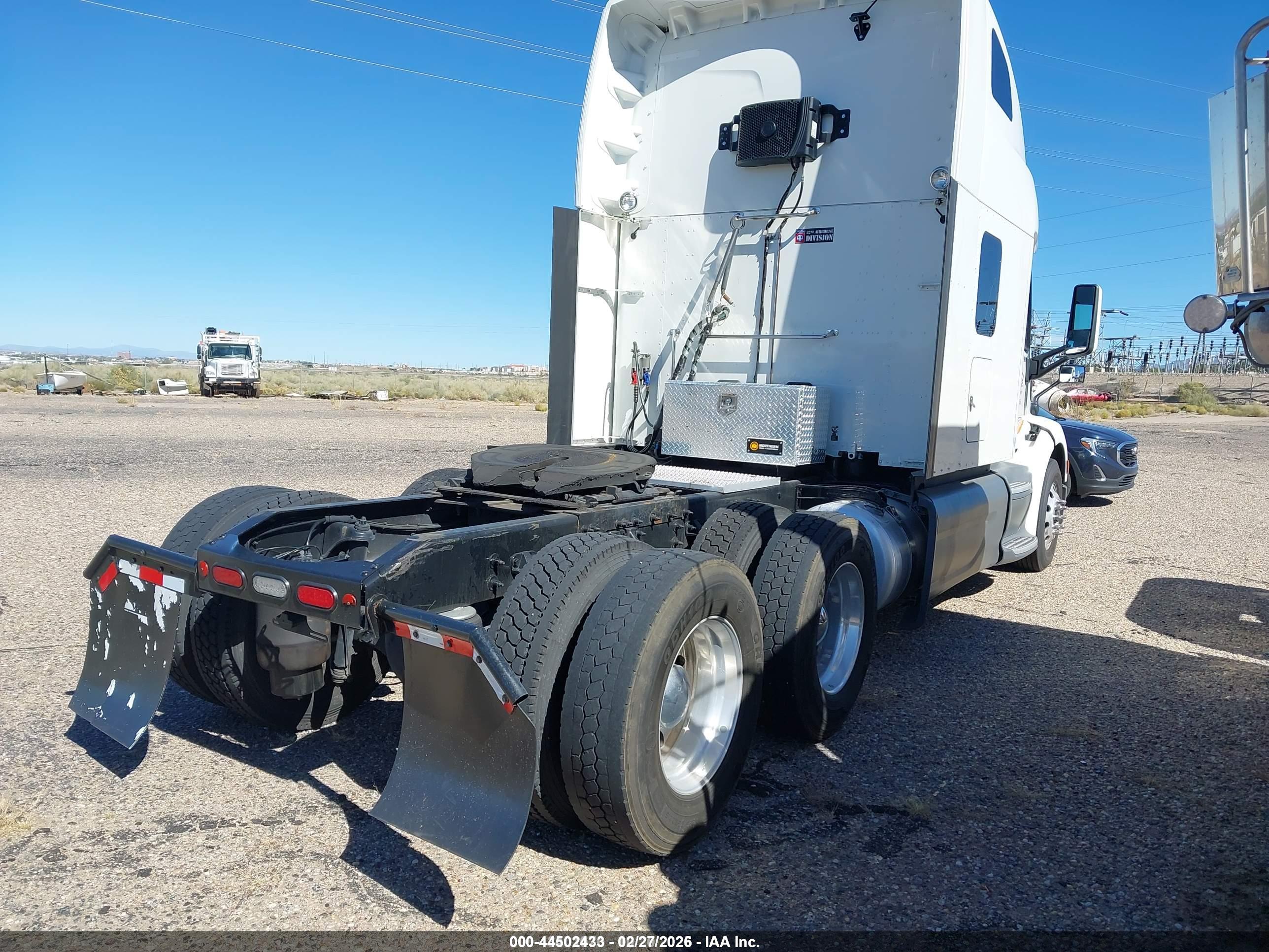 PETERBILT 579 image 4