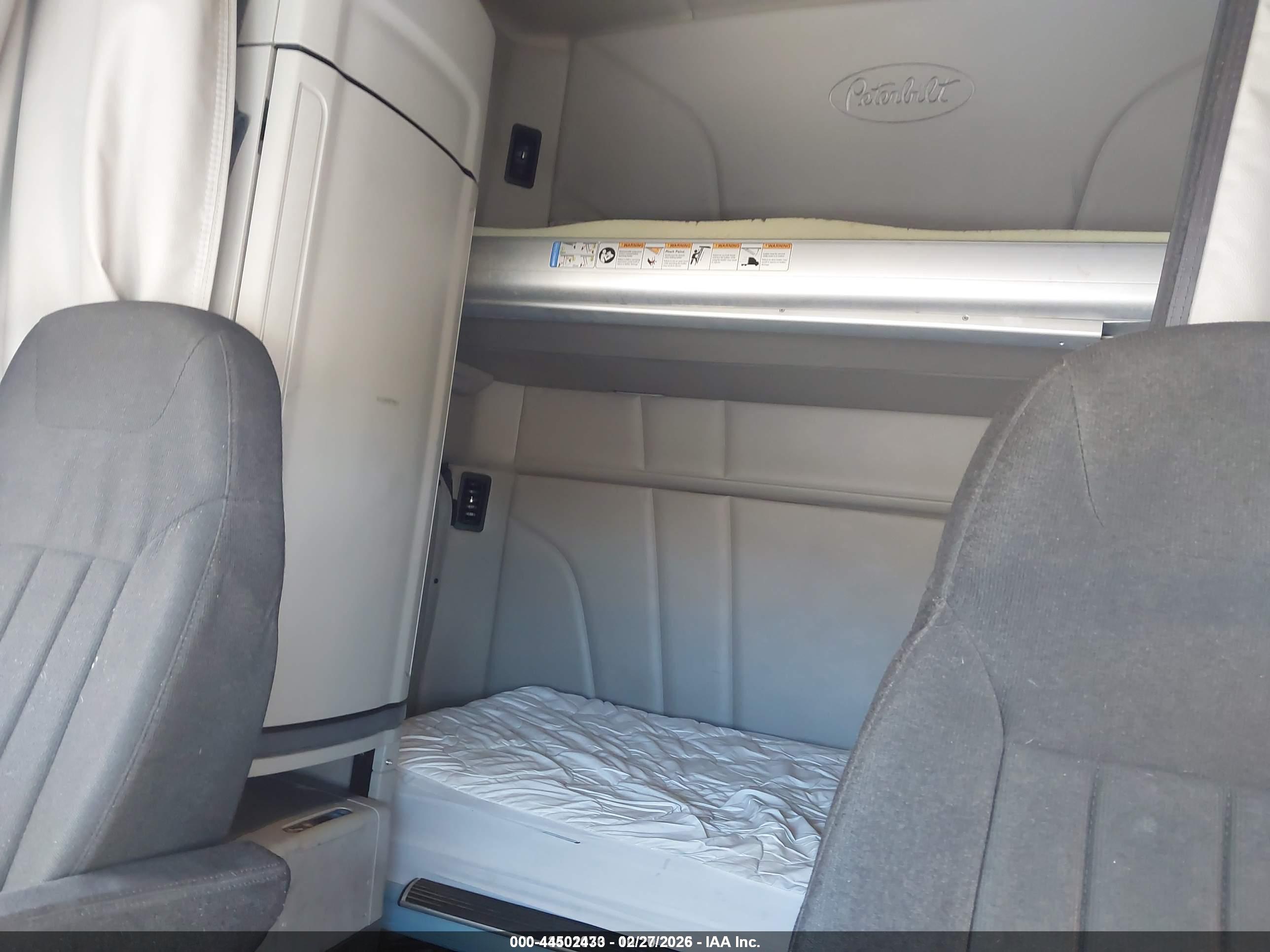 PETERBILT 579 image 8