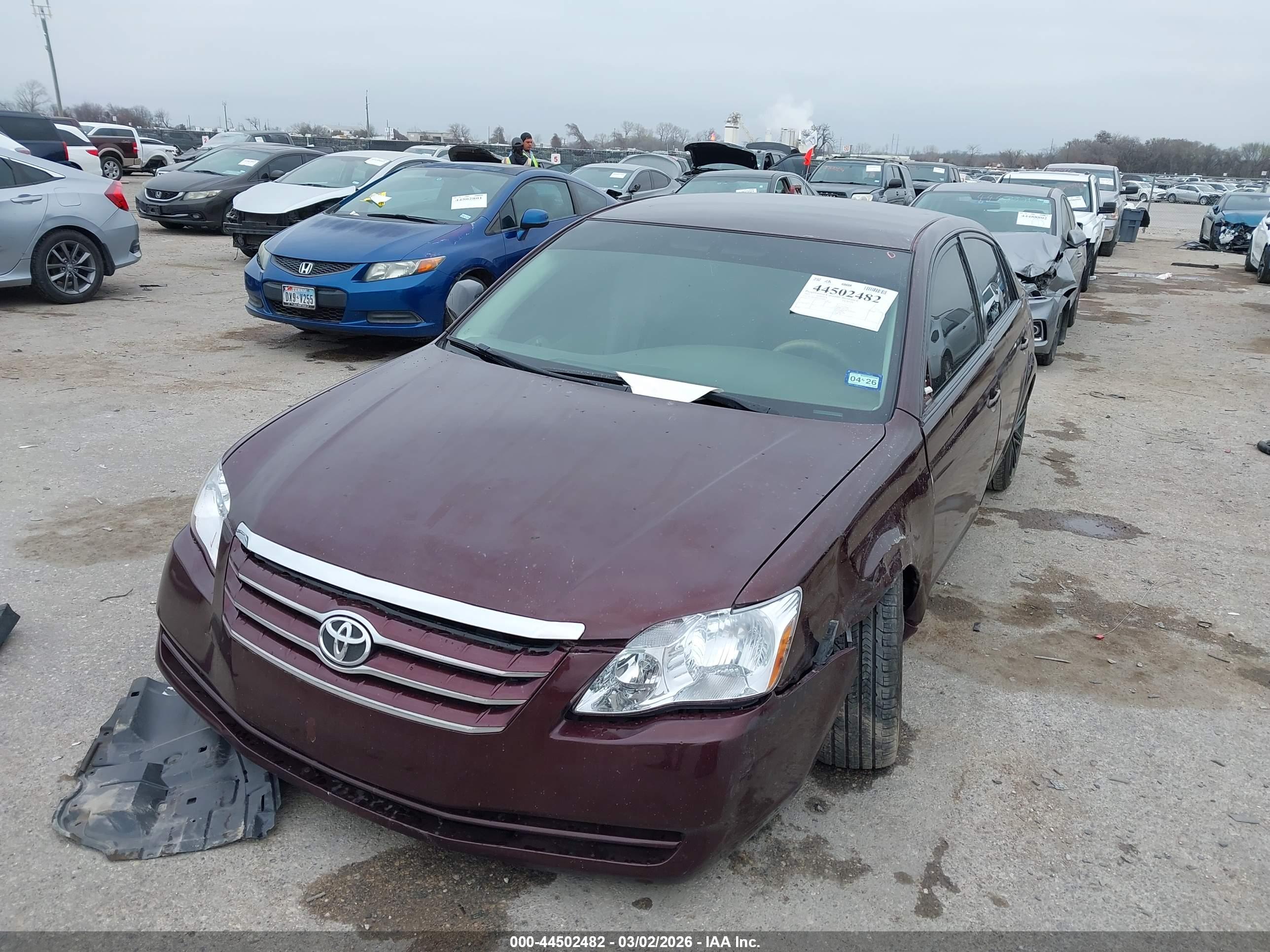 TOYOTA AVALON image 2